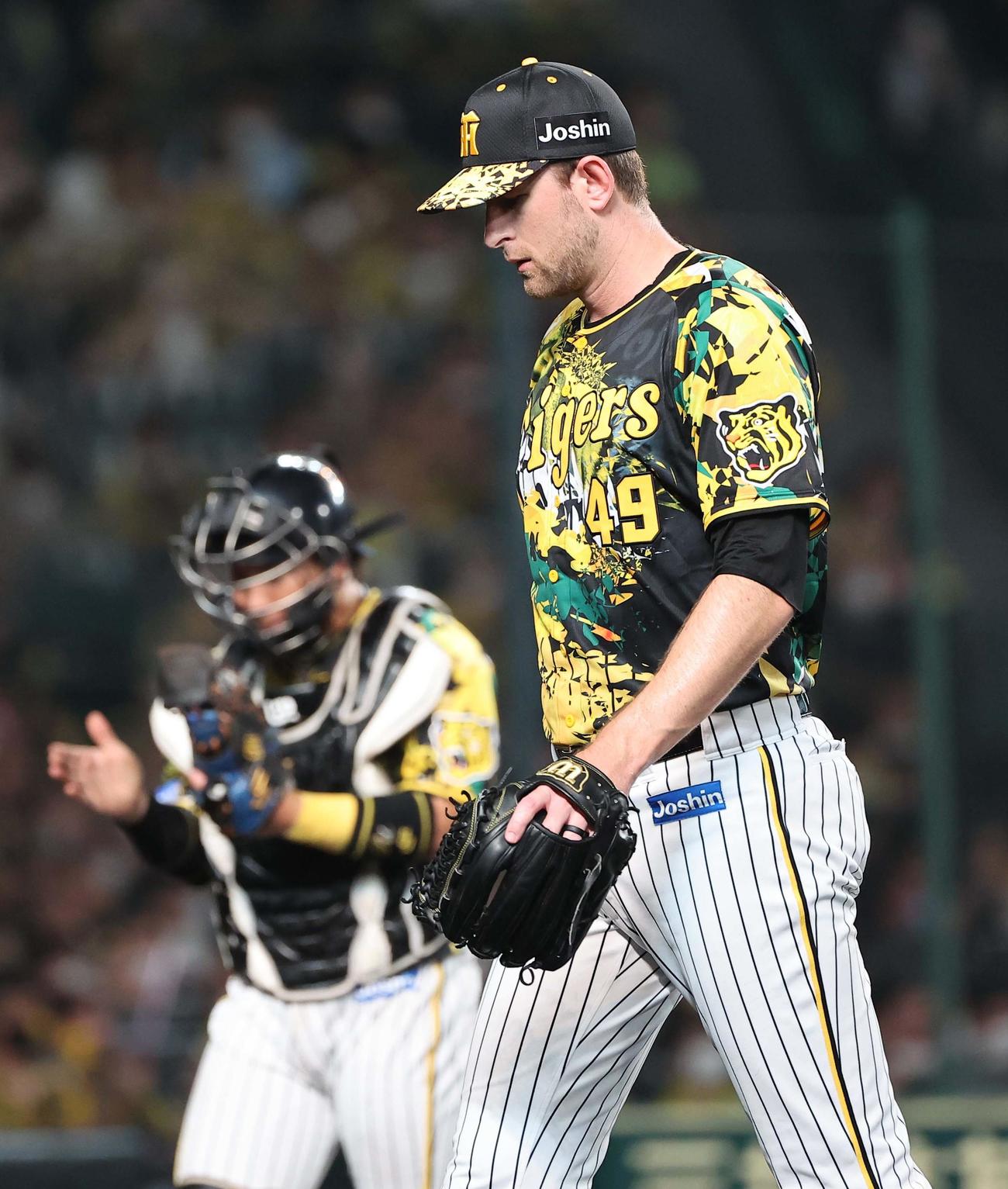 阪神対中日　8回表中日2死満塁、ガンケルは8回1失点で降板する（撮影・上田博志）