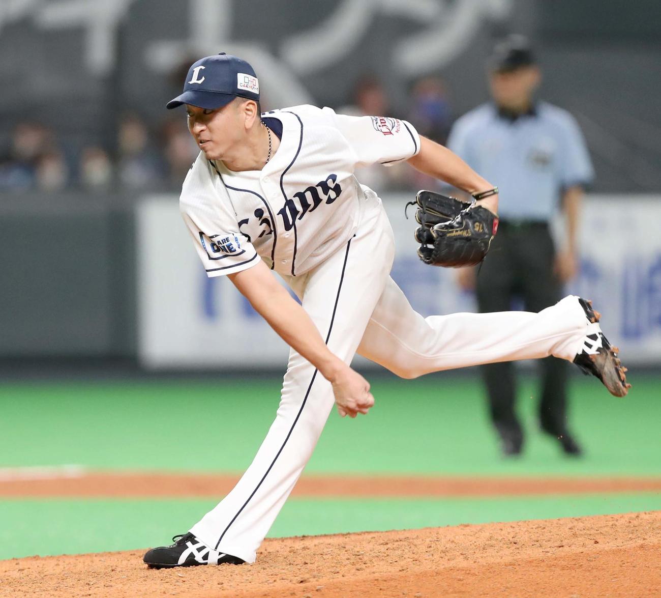 日本ハム対西武　8回に登板の宮川（撮影・黒川智章）