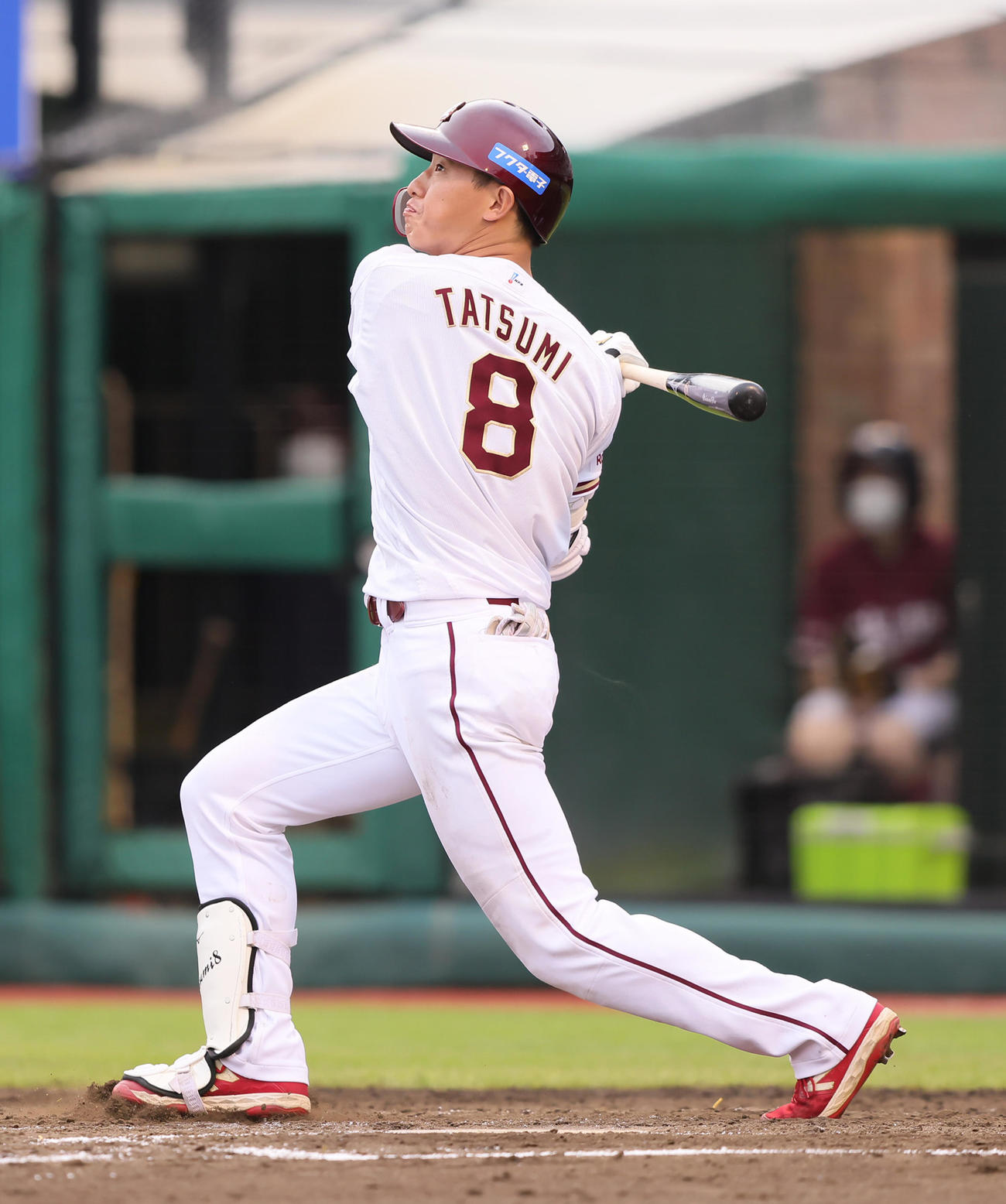 楽天対オリックス　7回裏楽天2死一、三塁、辰己は左前適時打を放つ（撮影・足立雅史）