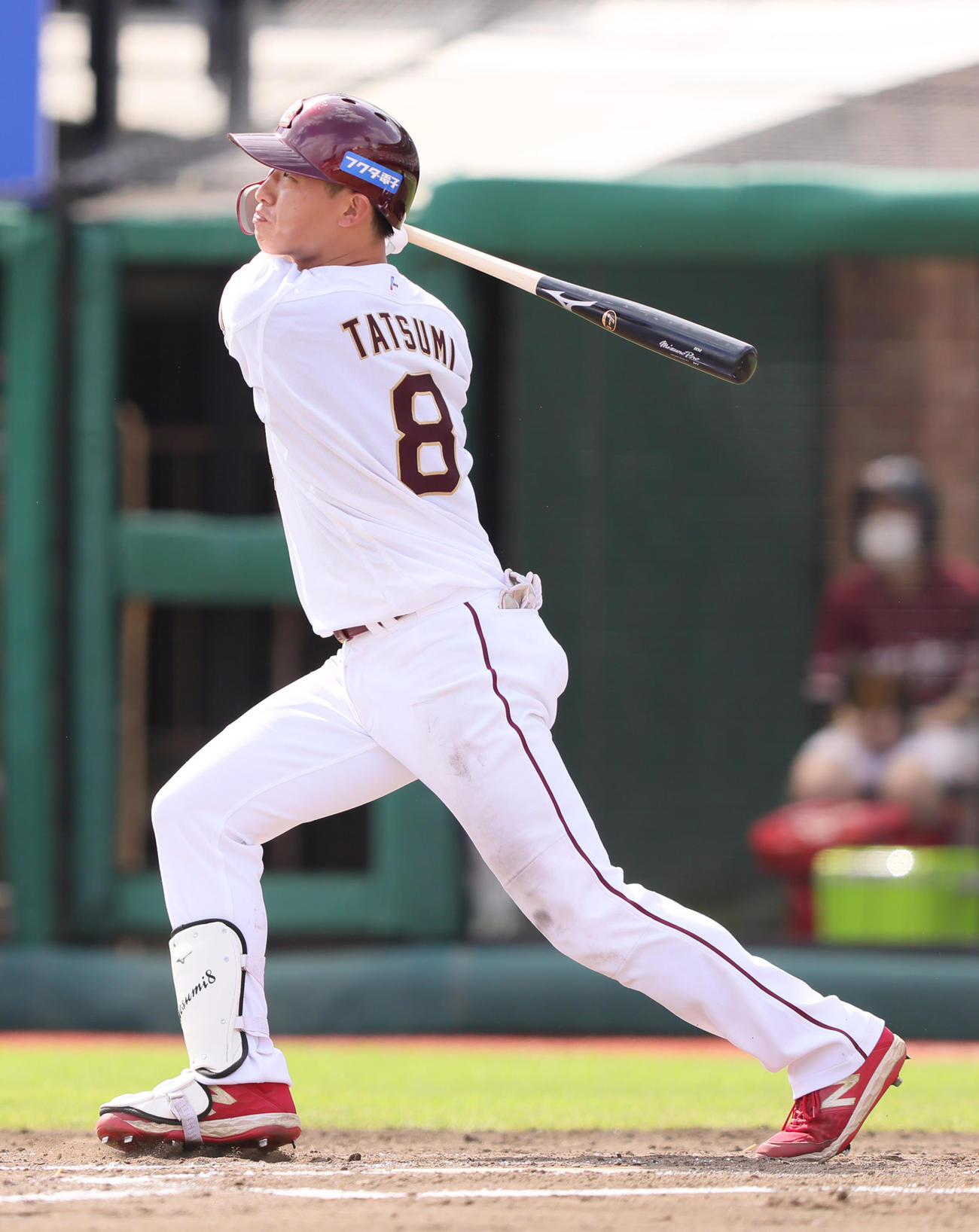楽天対オリックス　2回裏楽天2死三塁、適時三塁打を放つ辰己（撮影・足立雅史）