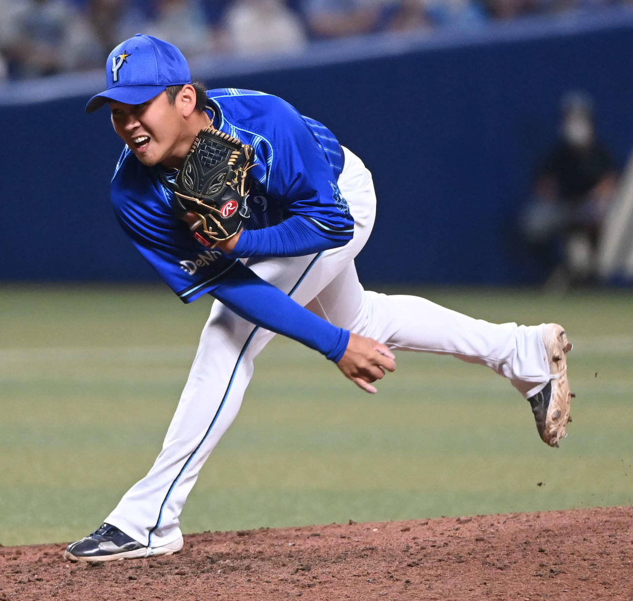 中日対DeNA 9回裏、DeNA5番手で登板する山崎（撮影・森本幸一）