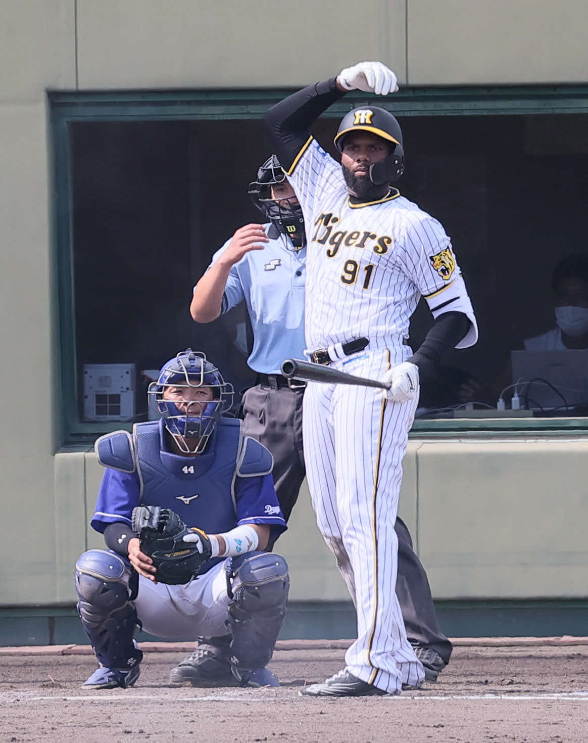 17日の2軍中日戦で打席に立つ阪神ロドリゲス
