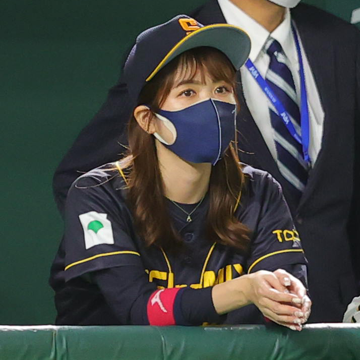 ホンダ熊本対鷺宮製作所　試合を見つめる鷺宮製作所のチームマスコット（撮影・野上伸悟）