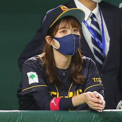 ホンダ熊本対鷺宮製作所　試合を見つめる鷺宮製作所のチームマスコット（撮影・野上伸悟）