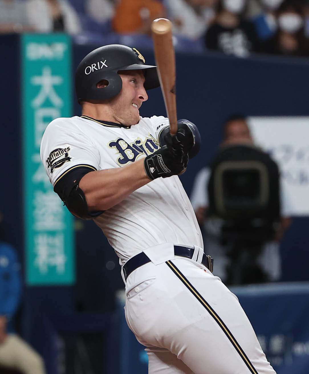 オリックス対日本ハム　2回裏オリックス1死二塁、マッカーシーは右越えに先制2点本塁打を放つ（撮影・上田博志）