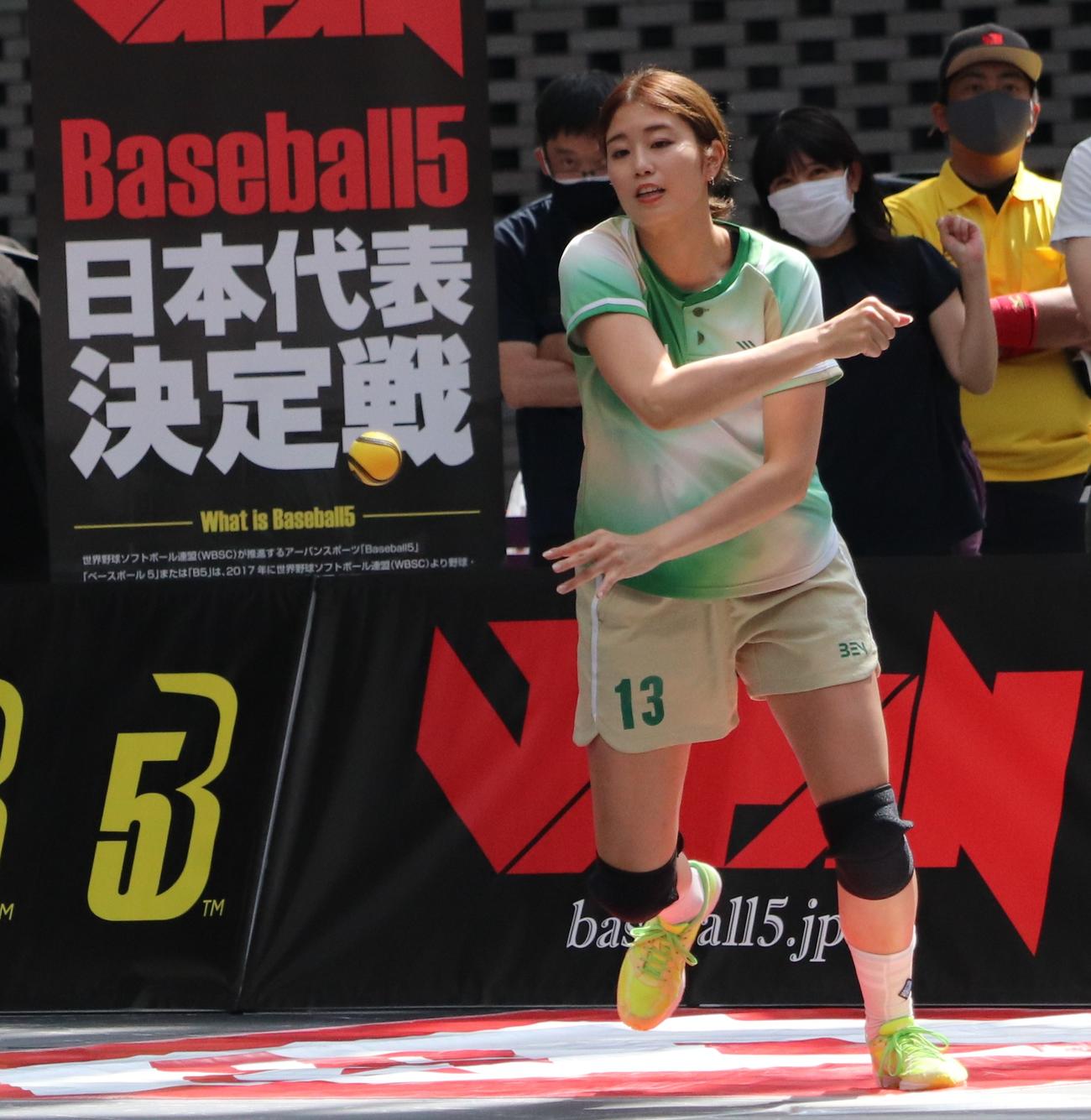 打撃を行う東京ヴェルディ・バンバータ稲村亜美