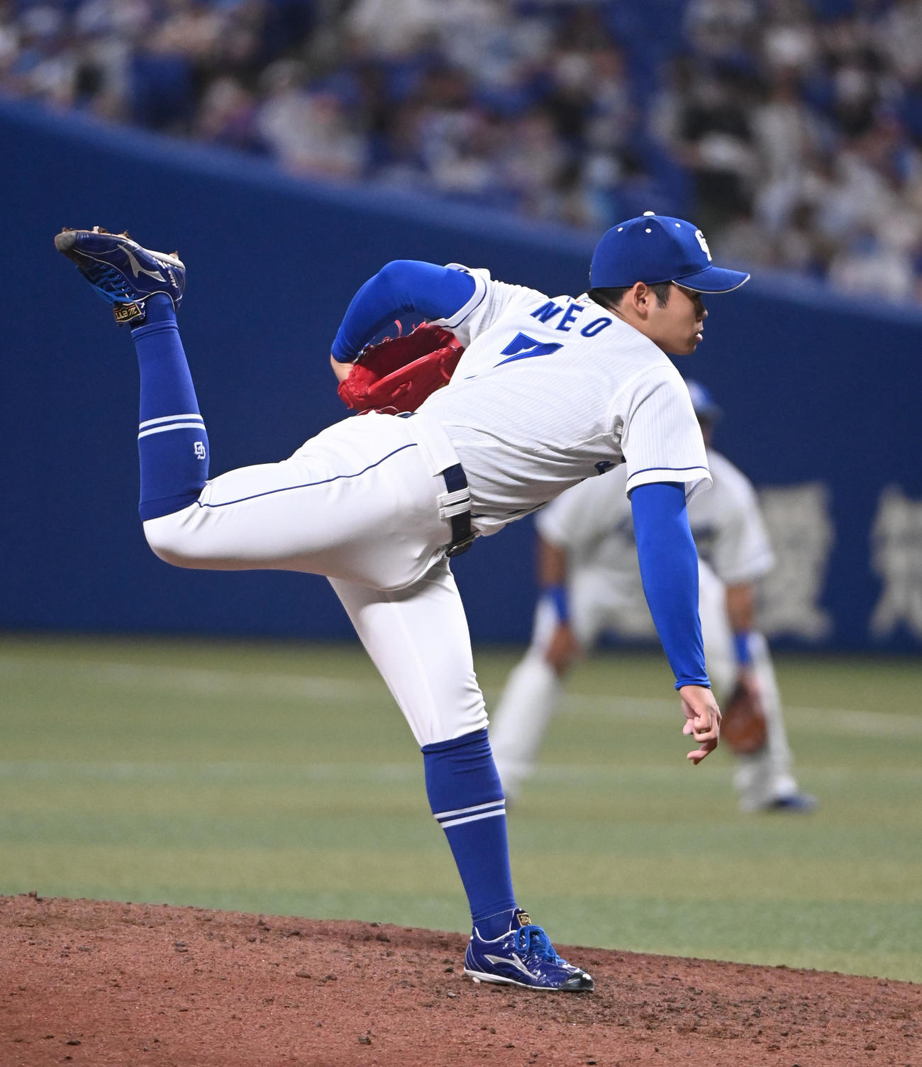 中日対DeNA 7回表DeNA2死、中日4番手で登板する根尾（撮影・森本幸一）