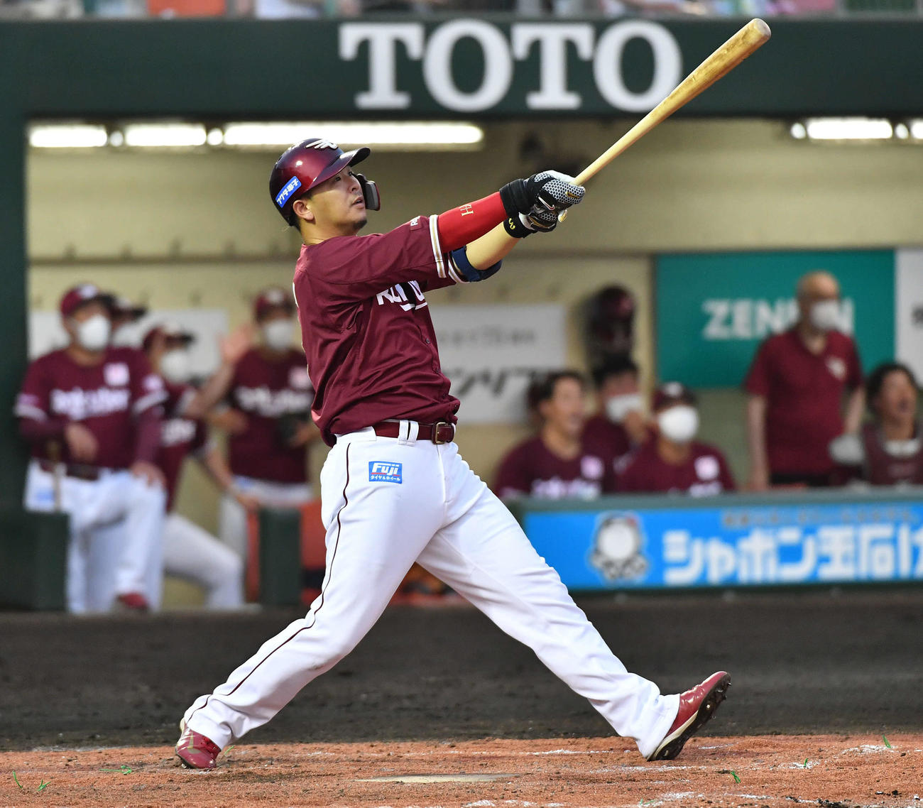 ソフトバンク対楽天　3回表楽天2死一、二塁、浅村は右越え3点本塁打を放つ（撮影・岩下翔太）
