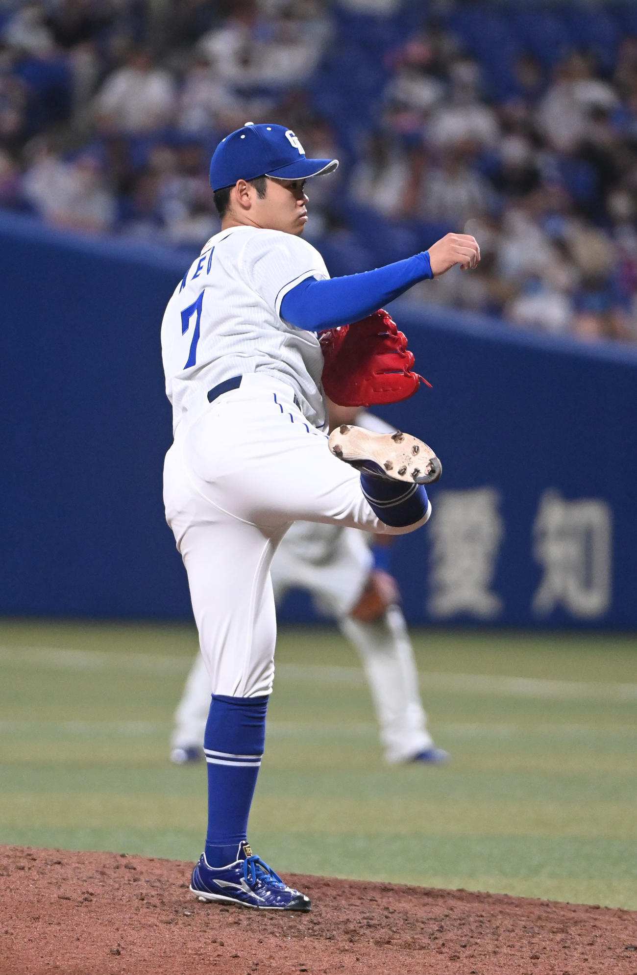 中日対DeNA 7回表DeNA2死、中日4番手で登板する根尾（撮影・森本幸一）