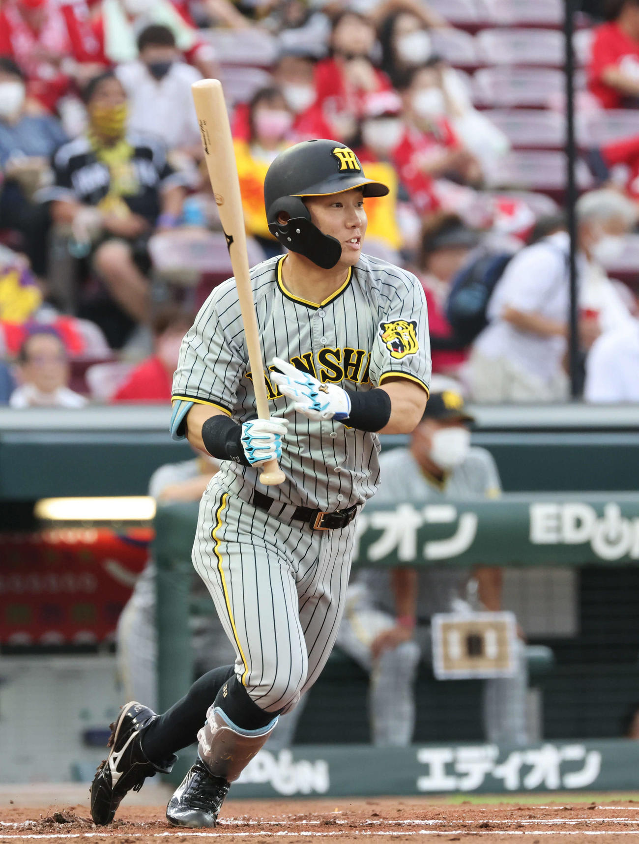 広島対阪神　1回表阪神2死一、二塁、糸原は右前適時打を放つ（撮影・加藤孝規）