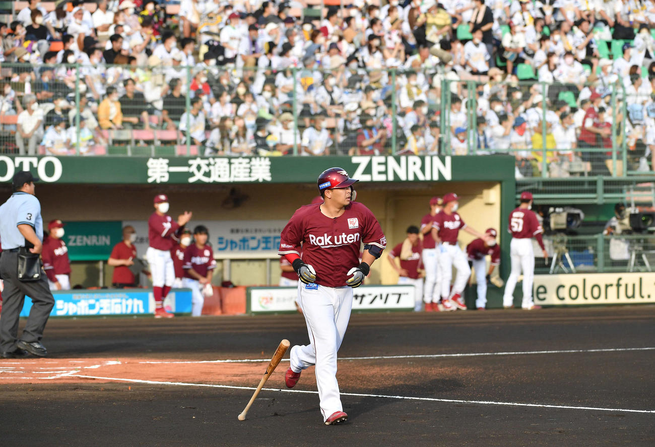 ソフトバンク対楽天　1回表楽天無死一塁、浅村は左越え2点本塁打を放つ（撮影・岩下翔太）