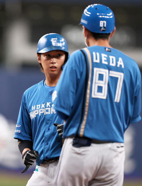 オリックス対日本ハム 3回表日本ハム2死、石川は中前打を放つ(撮影・上山淳一)