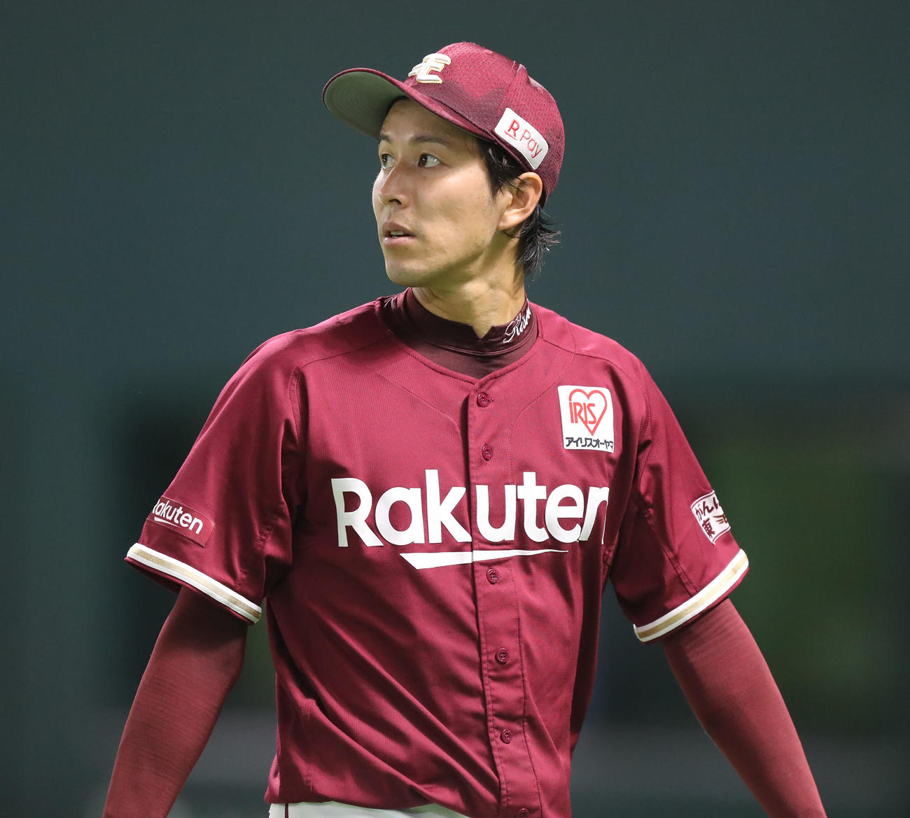 ソフトバンク対楽天　4回裏を投げ終え、ベンチに戻る岸（撮影・屋方直哉）