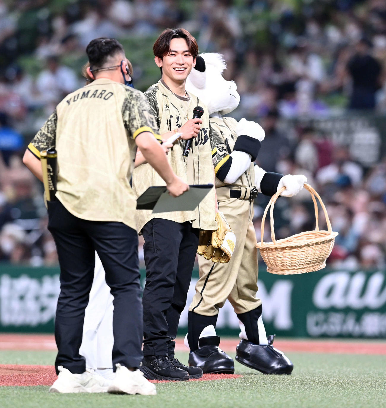西武対楽天　ファーストピッチセレモニーを務めたEXILEのNAOTO（撮影・たえ見朱実）