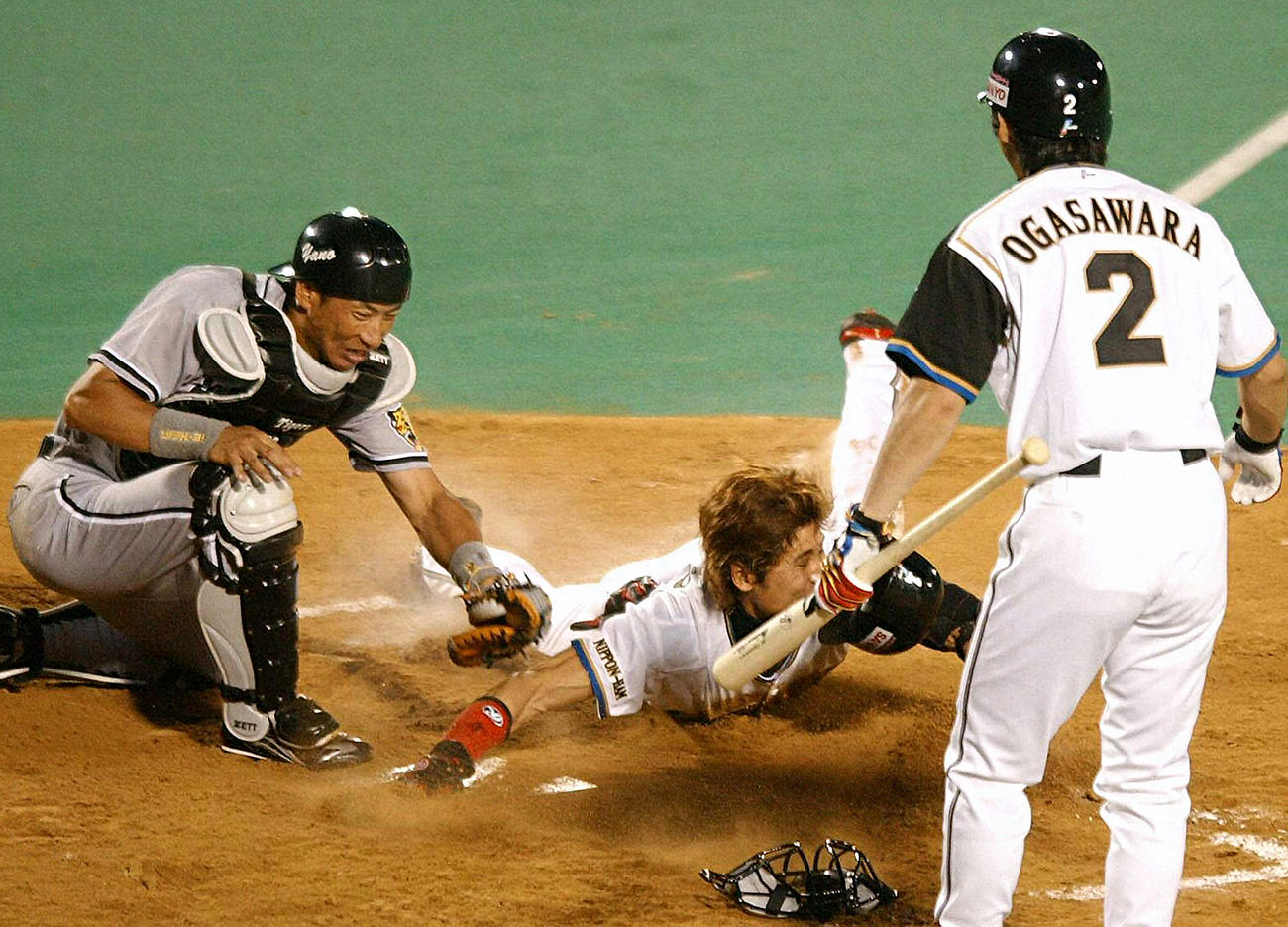 04年7月11日、オールスター第2戦で本塁盗塁を成功させる新庄剛志