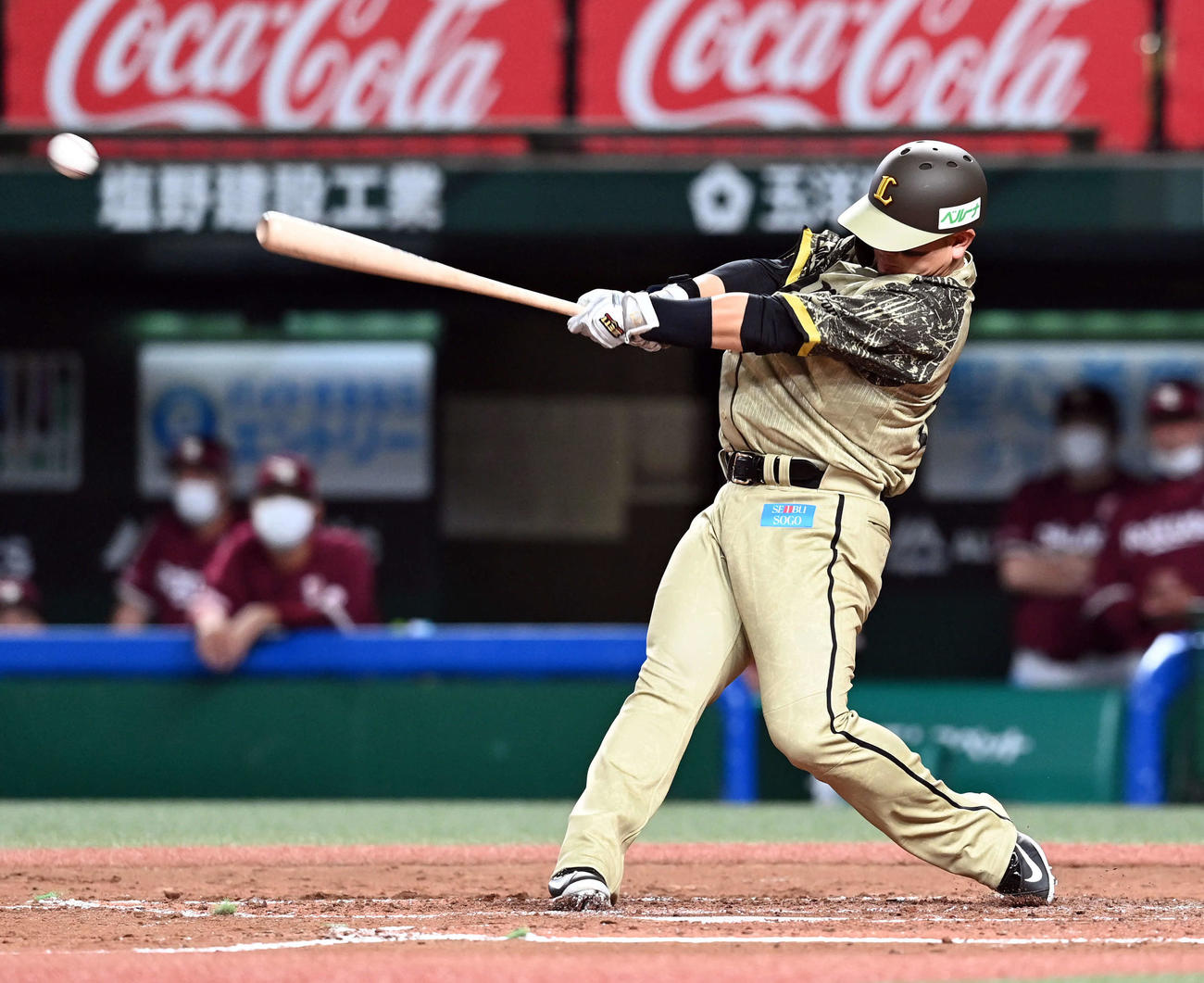 西武対楽天　2回裏西武2死二塁、右前に適時打を放つ森（撮影・たえ見朱実）