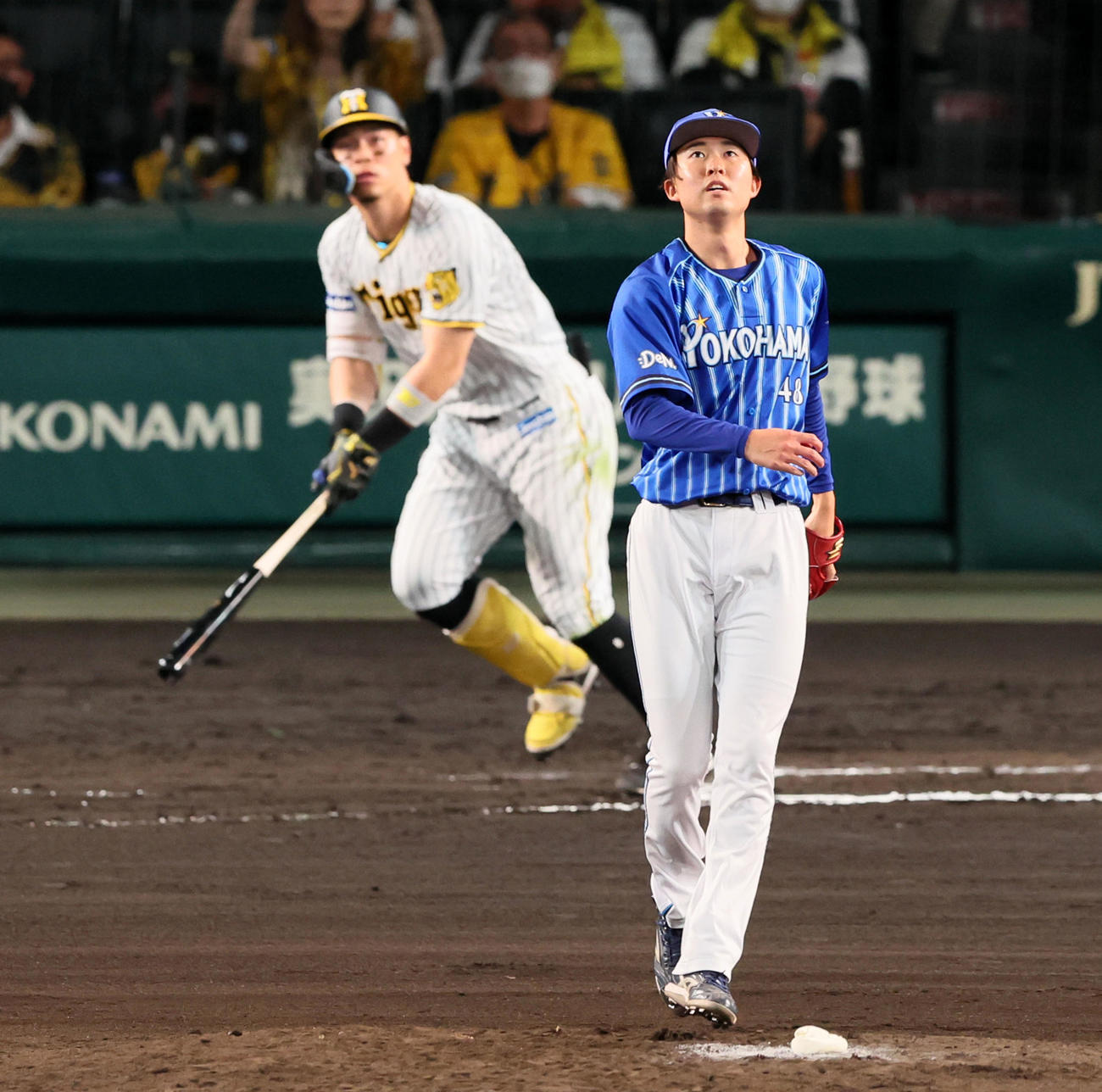 阪神対DeNA 6回裏阪神2死二塁、京山は佐藤輝は中越え2点本塁打を被弾（撮影・加藤哉）