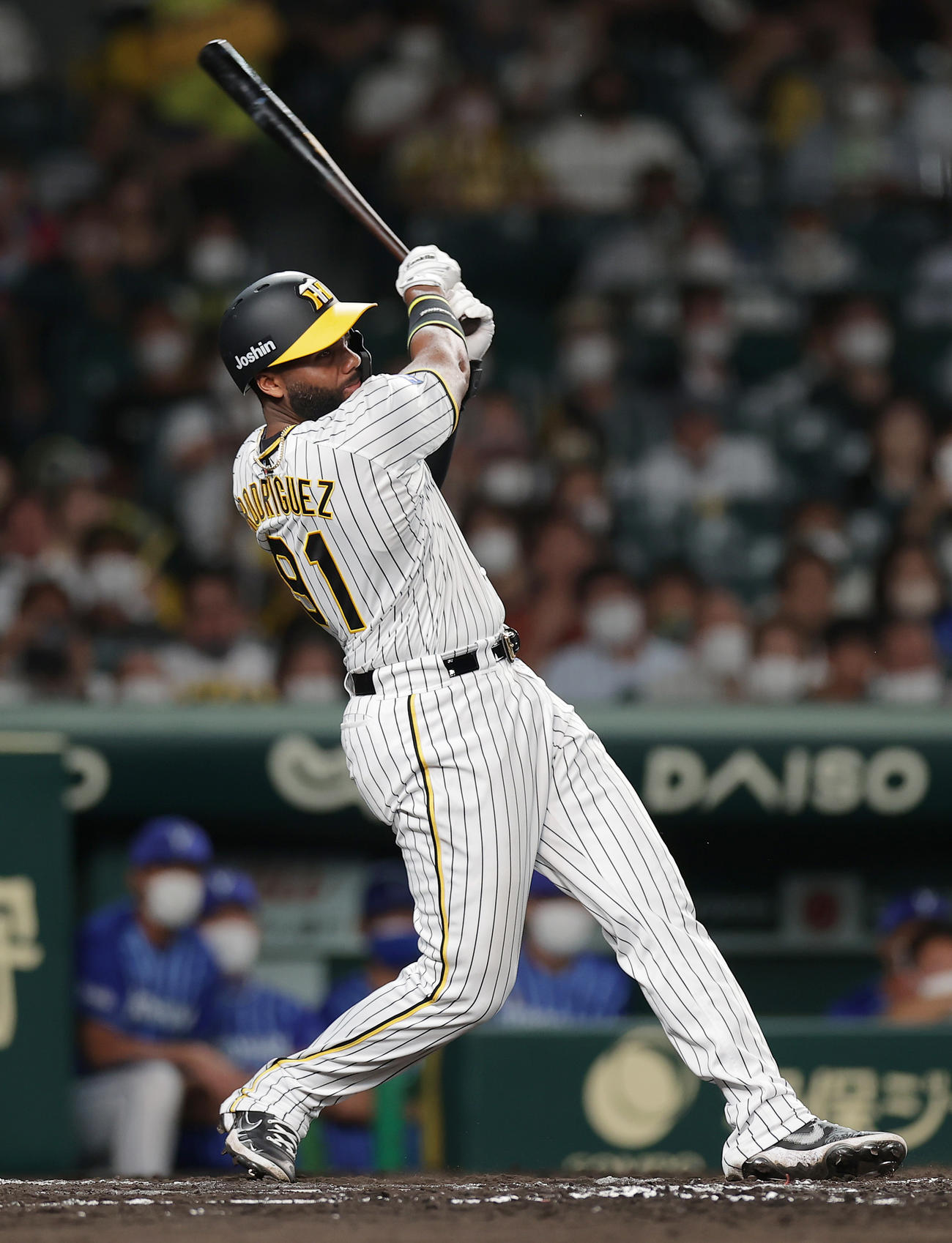 阪神対DeNA 7回裏阪神1死二、三塁、右越え2点適時二塁打を放つロドリゲス（撮影・前田充）