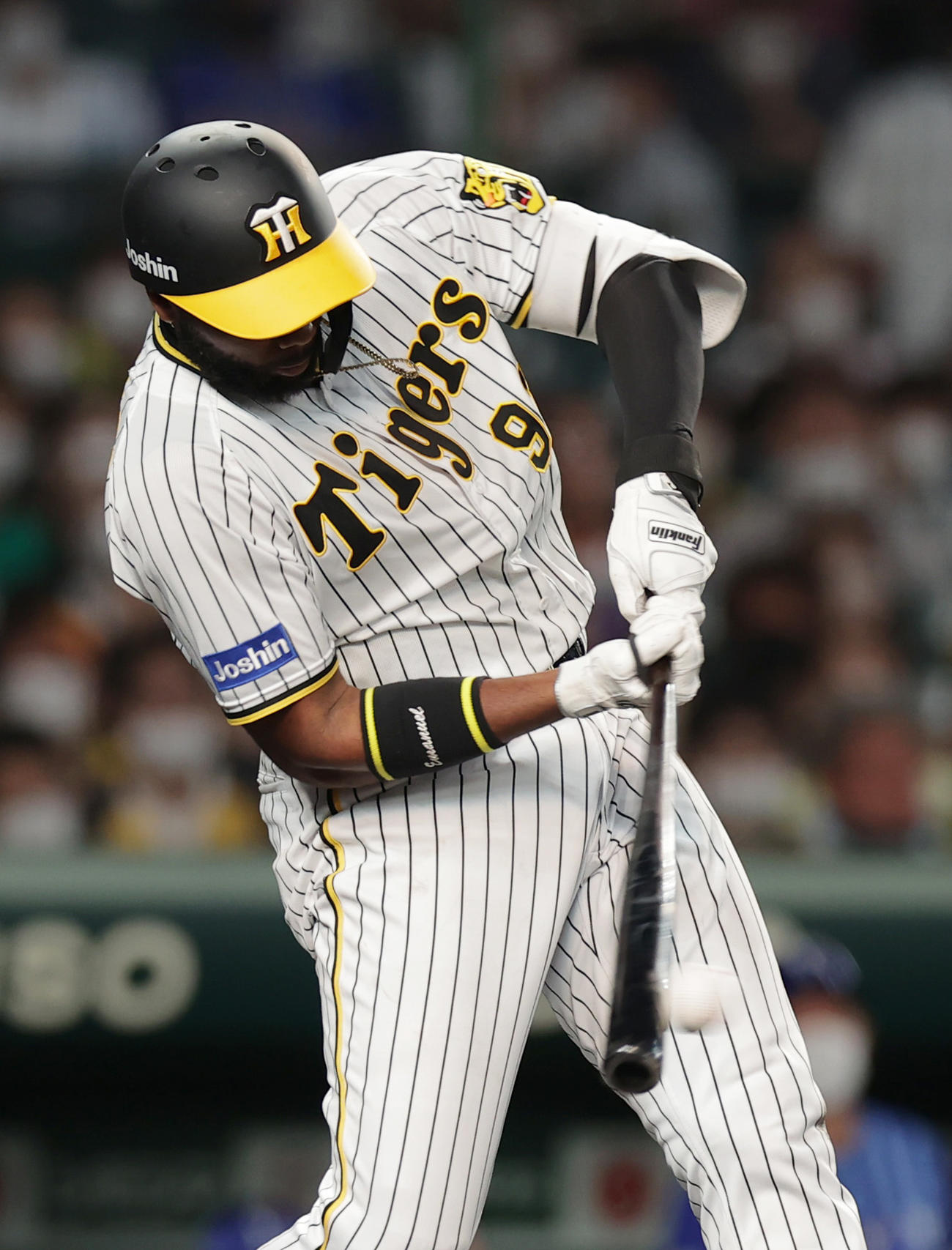 阪神対DeNA 4回裏阪神無死、左前打を放つロドリゲス（撮影・前田充）