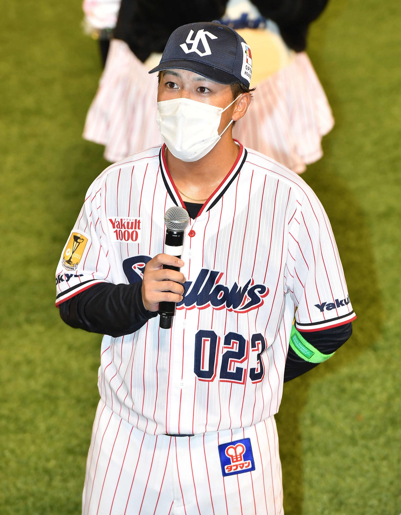 イースタン対ウエスタン　イースタン勝利インタビューを受けるヤクルト赤羽（撮影・岩下翔太）