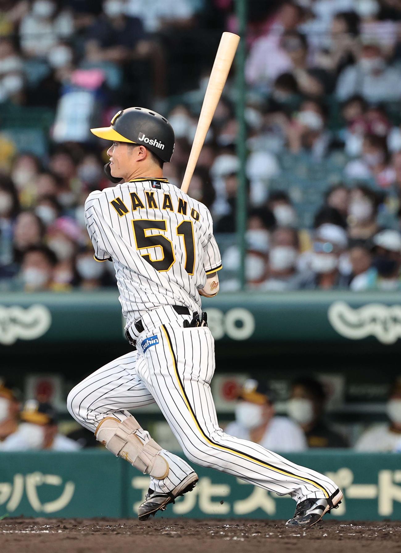 阪神対DeNA 3回裏阪神無死、中野は右前安打を放つ（撮影・上田博志）