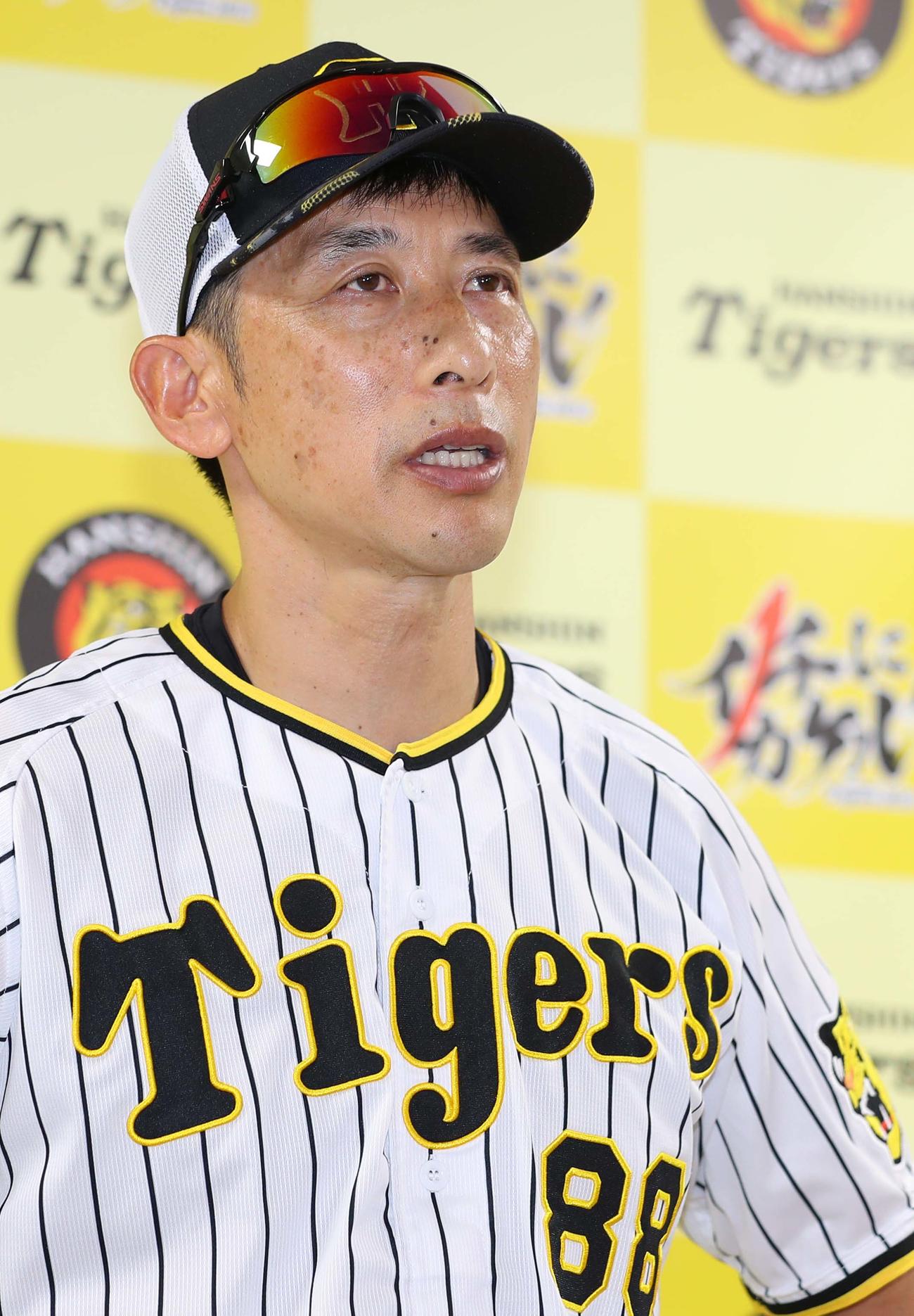 前半戦の総括をする矢野監督（撮影・上田博志）