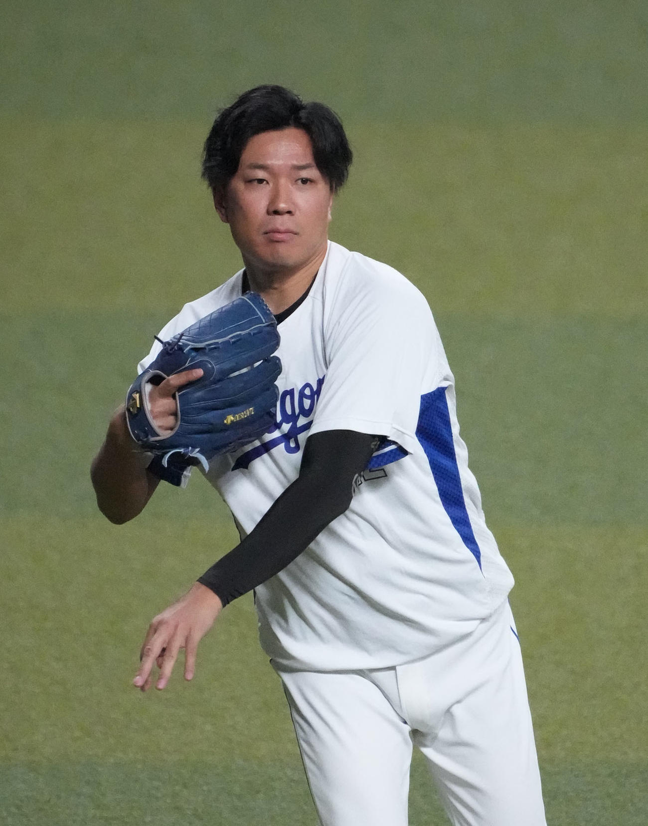 キャッチボールをする大野雄（撮影・森本幸一）