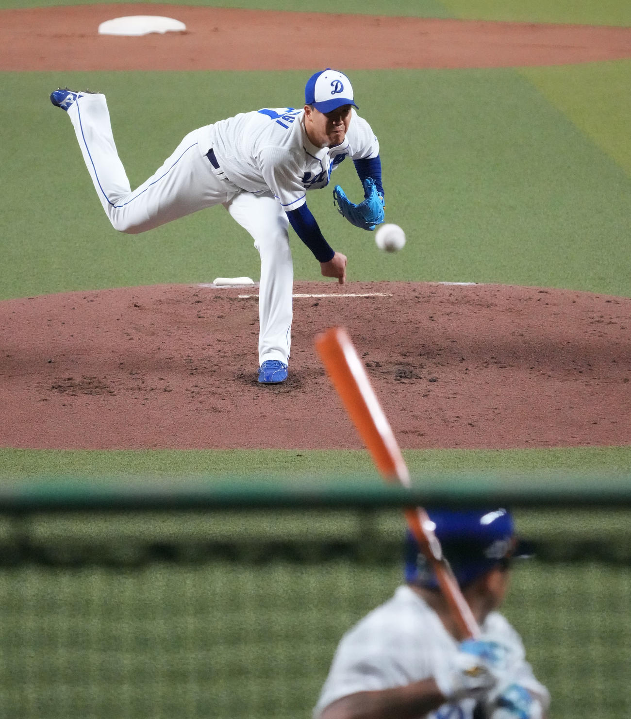 シート打撃練習に登板する柳（撮影・森本幸一）