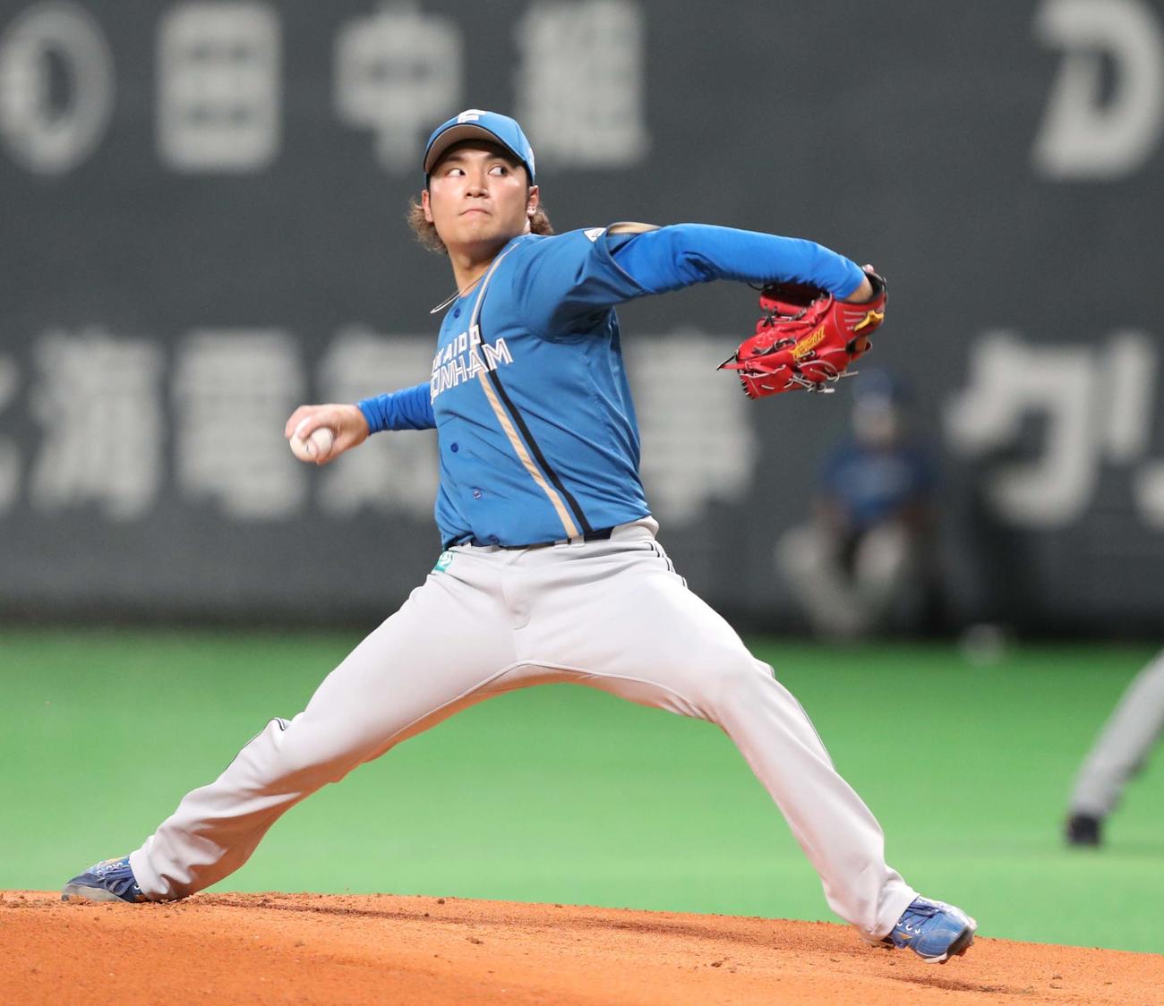 日本ハム対ロッテ　日本ハム先発の伊藤（撮影・黒川智章）