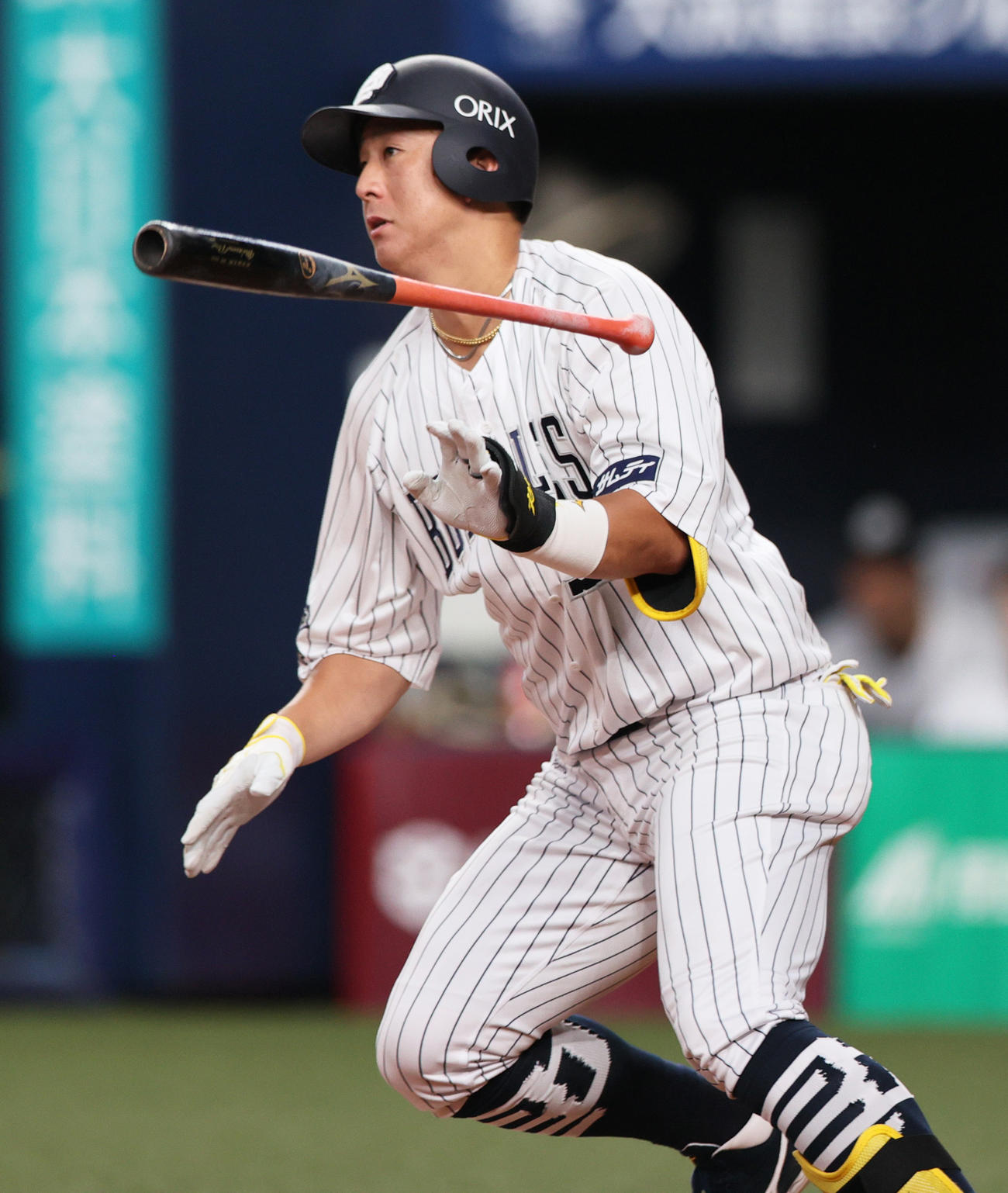 オリックス対ソフトバンク　5回裏オリックス1死一塁、杉本は左に二塁打を放つ（撮影・上山淳一）