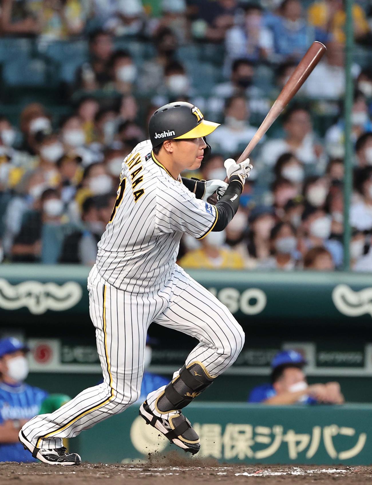 阪神対DeNA戦　4回裏阪神1死二、三塁、大山は先制中犠飛を放つ（撮影・上田博志）