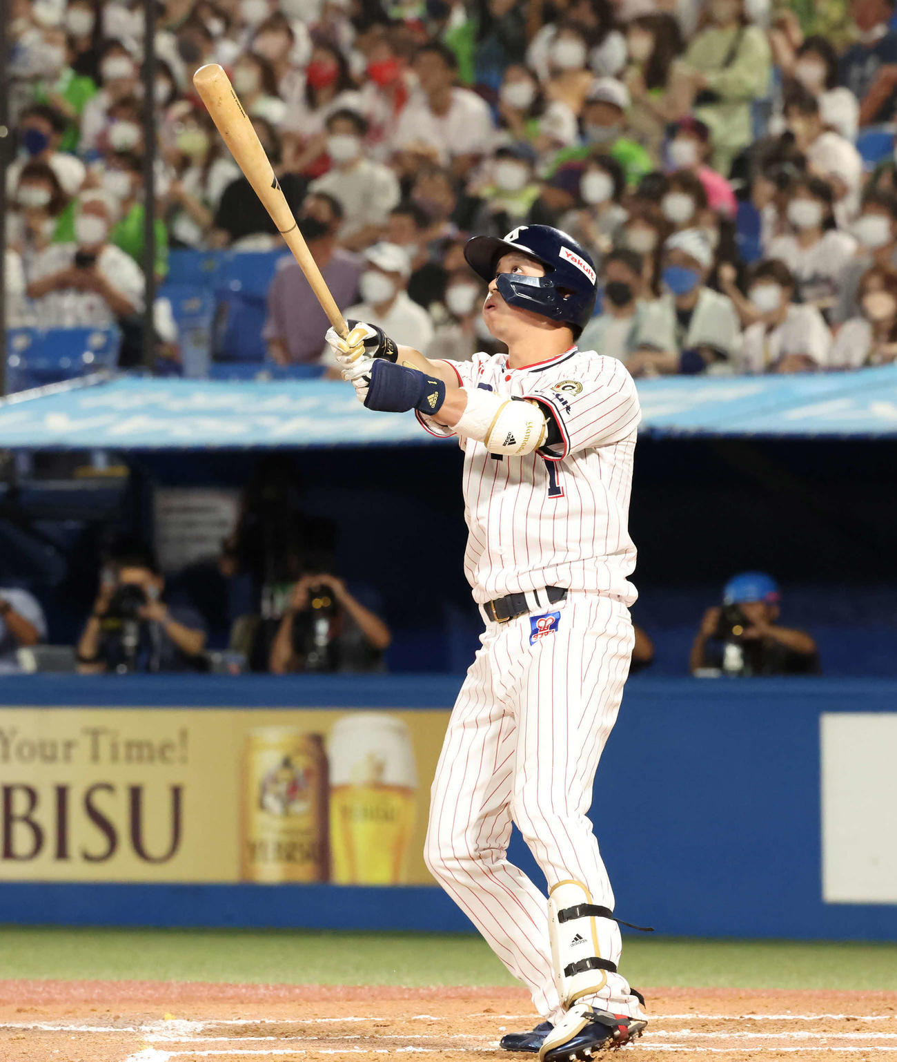 ヤクルト対広島　6回裏ヤクルト1死、山田は左越えに勝ち越し本塁打を放つ（撮影・丹羽敏通）