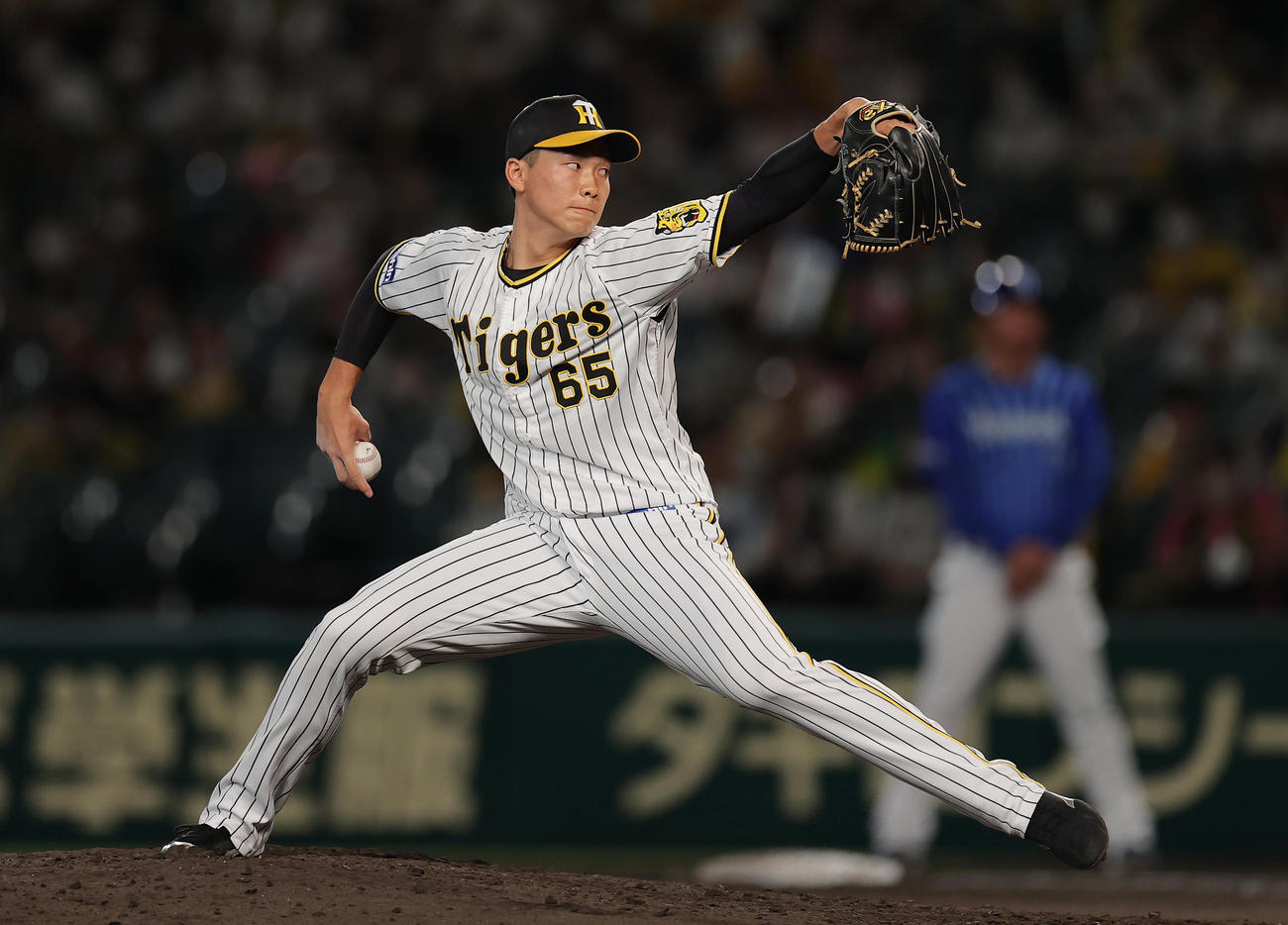 阪神対DeNA 8回表、阪神3番手で登板する湯浅（撮影・前田充）