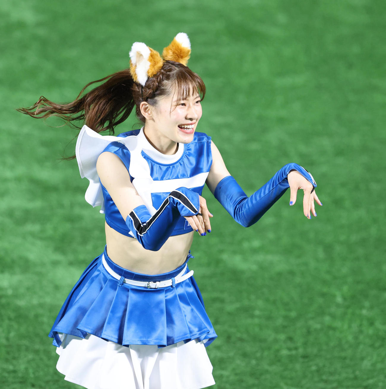 全パ対全セ　きつねダンスで盛り上げる各球団のチアとマスコット（撮影・梅根麻紀）
