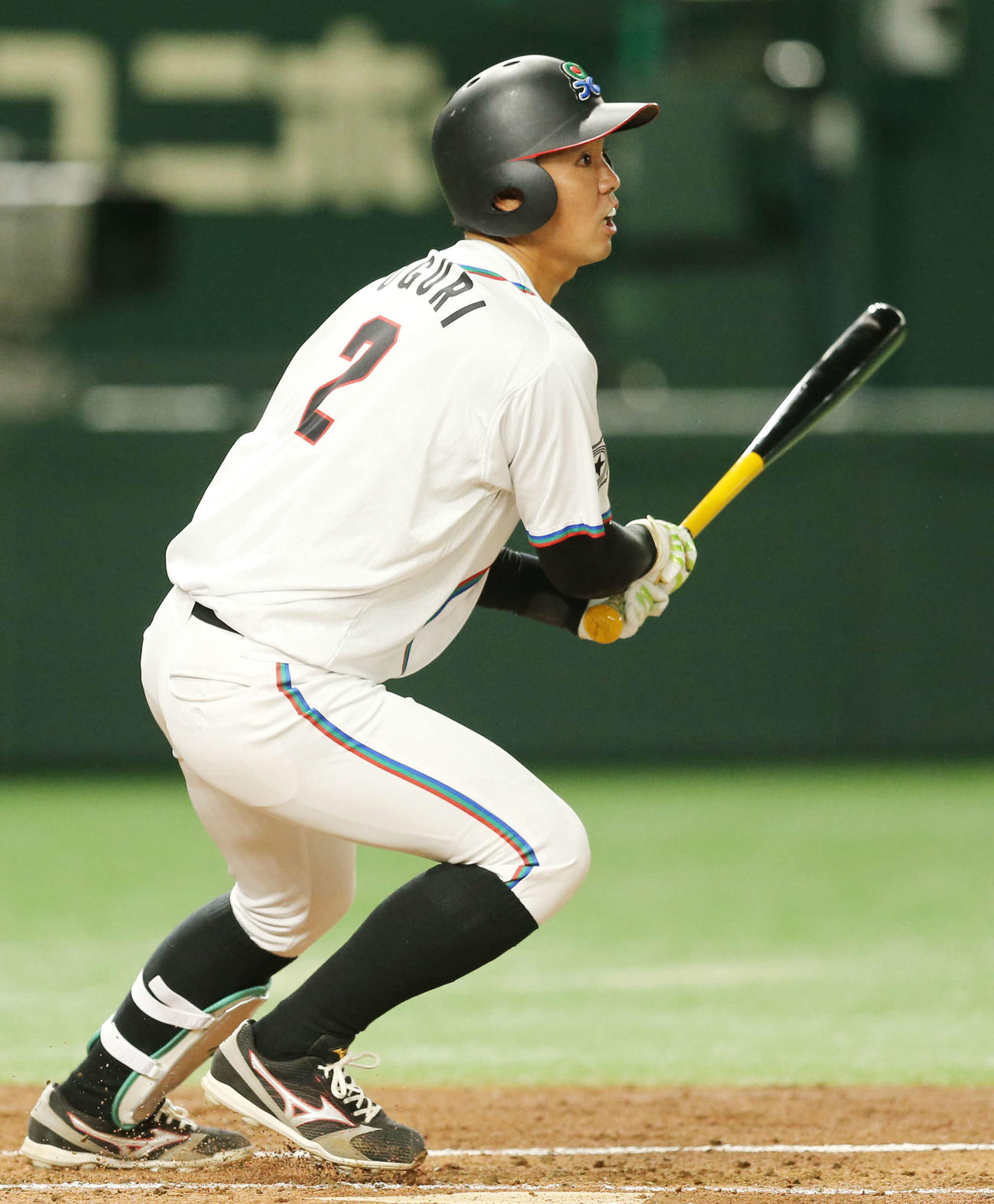 JR西日本対北海道ガス　2回裏北海道ガス2死二、三塁、右前先制適時打を放つ小栗（撮影・野上伸悟）