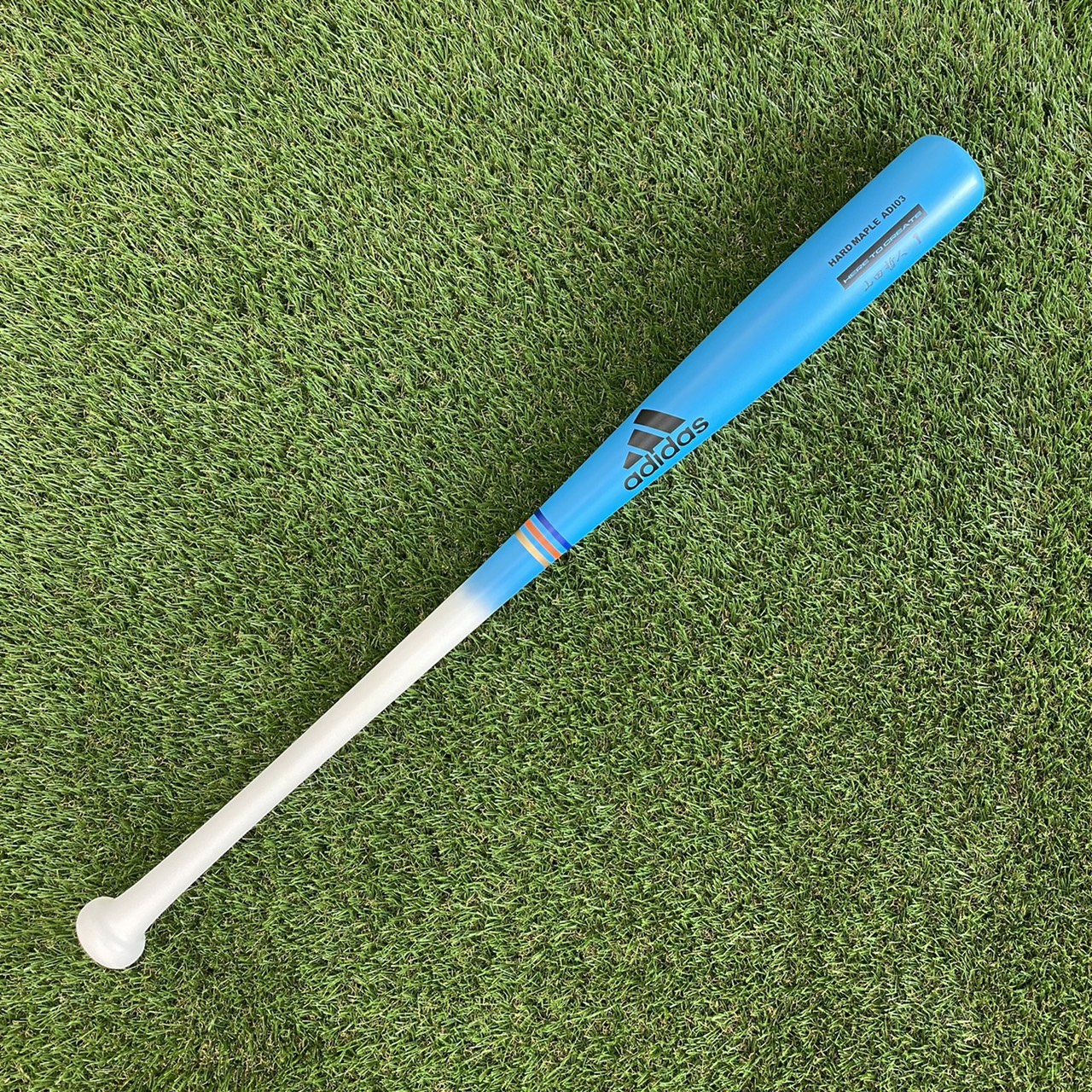 ヤクルト山田が使用する球宴仕様のバット（アディダスジャパン提供）