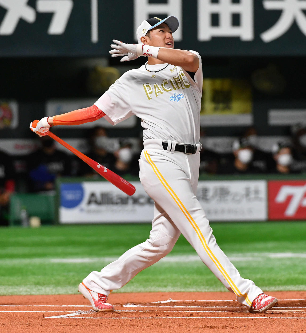 全パ対全セ　ホームランダービーでフルスイングするソフトバンク柳田（撮影・岩下翔太）