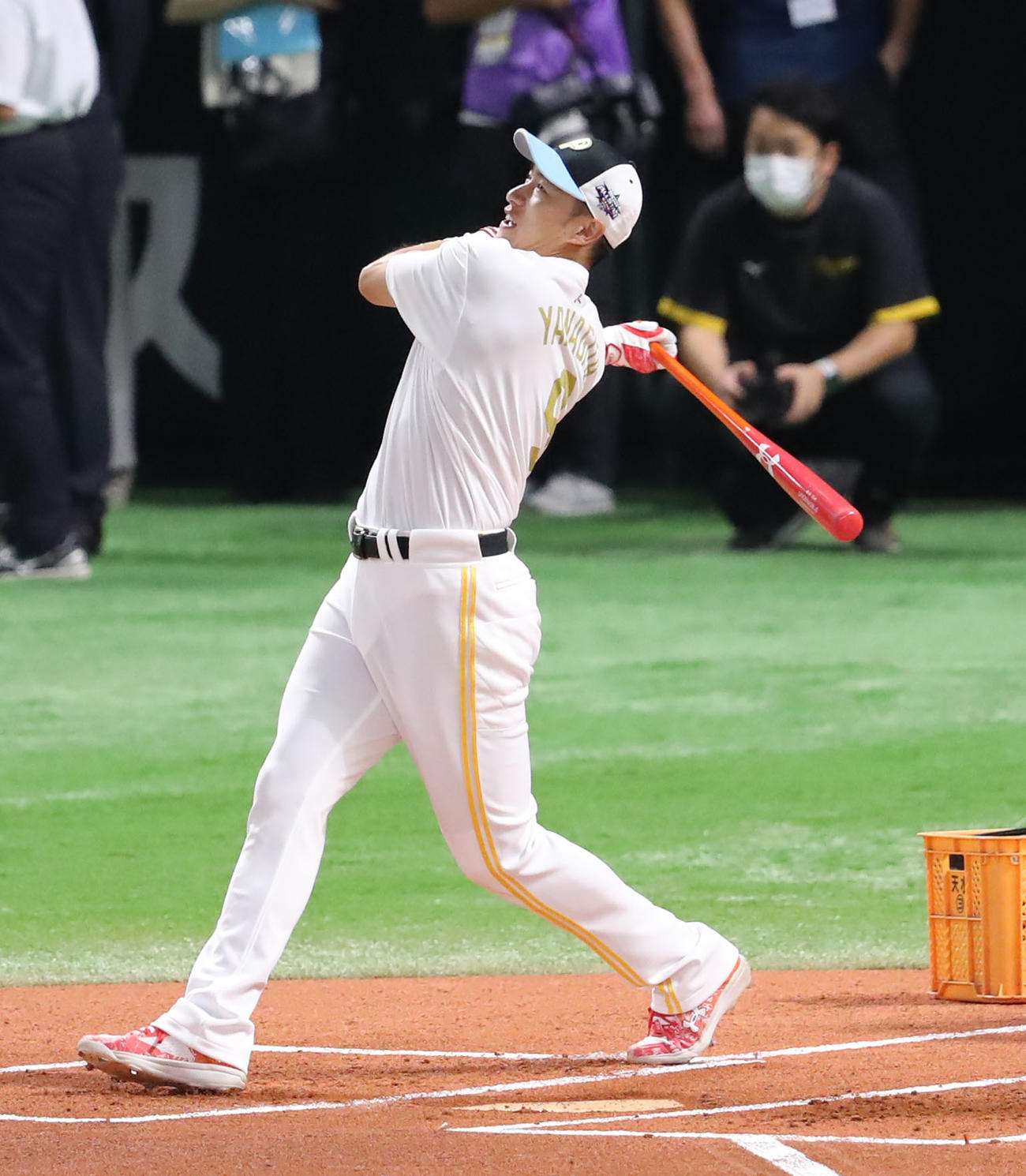 全パ対全セ　ホームランダービーでスタンドへ打球を飛ばす柳田（撮影・屋方直哉）