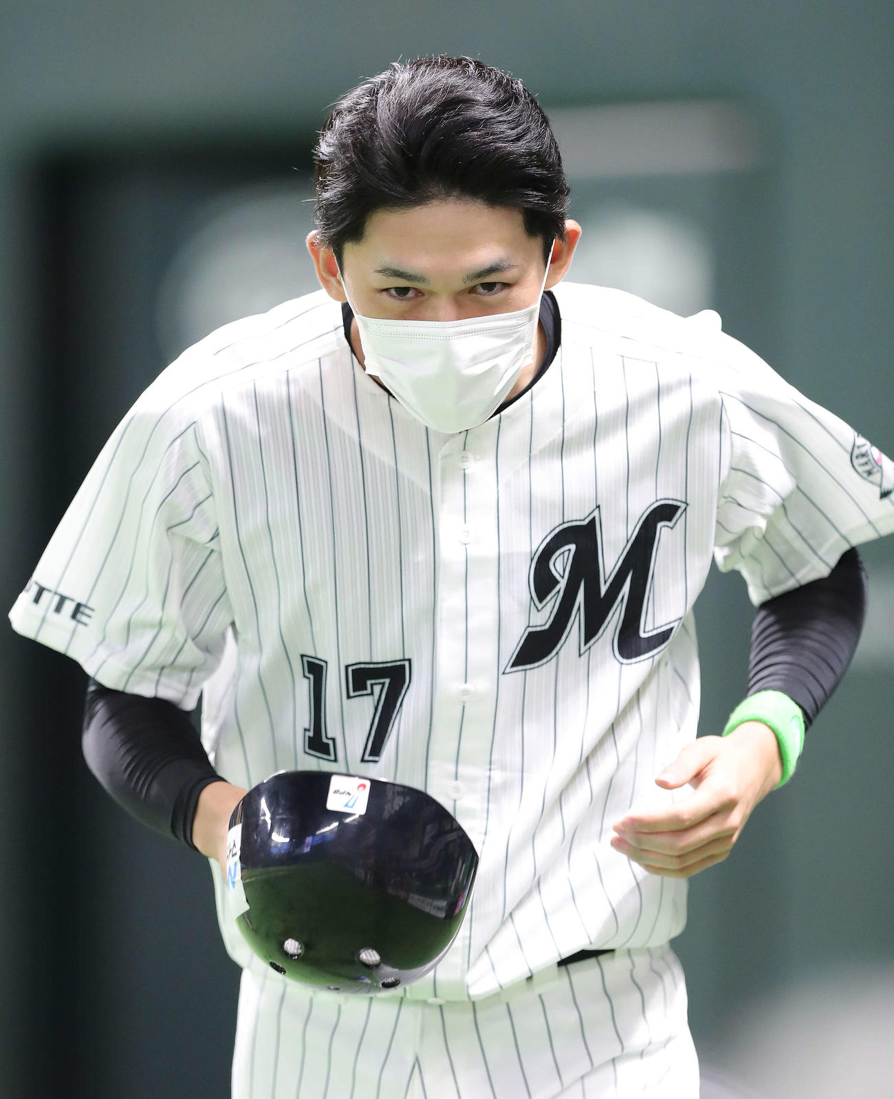 全パ対全セ　2回表を終え、三塁に向かう佐々木朗（撮影・河田真司）