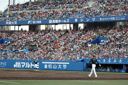 全セ対全パ　1回裏、全パ先発佐々木朗はマウンドへ向かう（撮影・加藤哉）