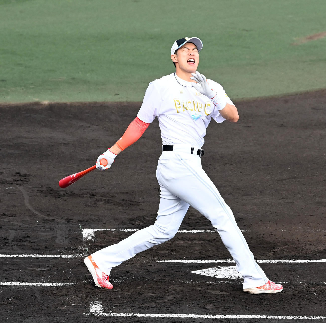 全セ対全パ　ホームランダービー決勝で柵越えならずがっくりするソフトバンク柳田（撮影・前岡正明）