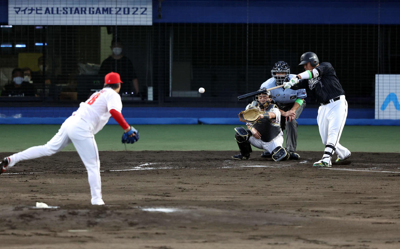 全セ対全パ　2回表全パ1死二、三塁、松川は右適時打を放つ。投手床田（撮影・浅見桂子）