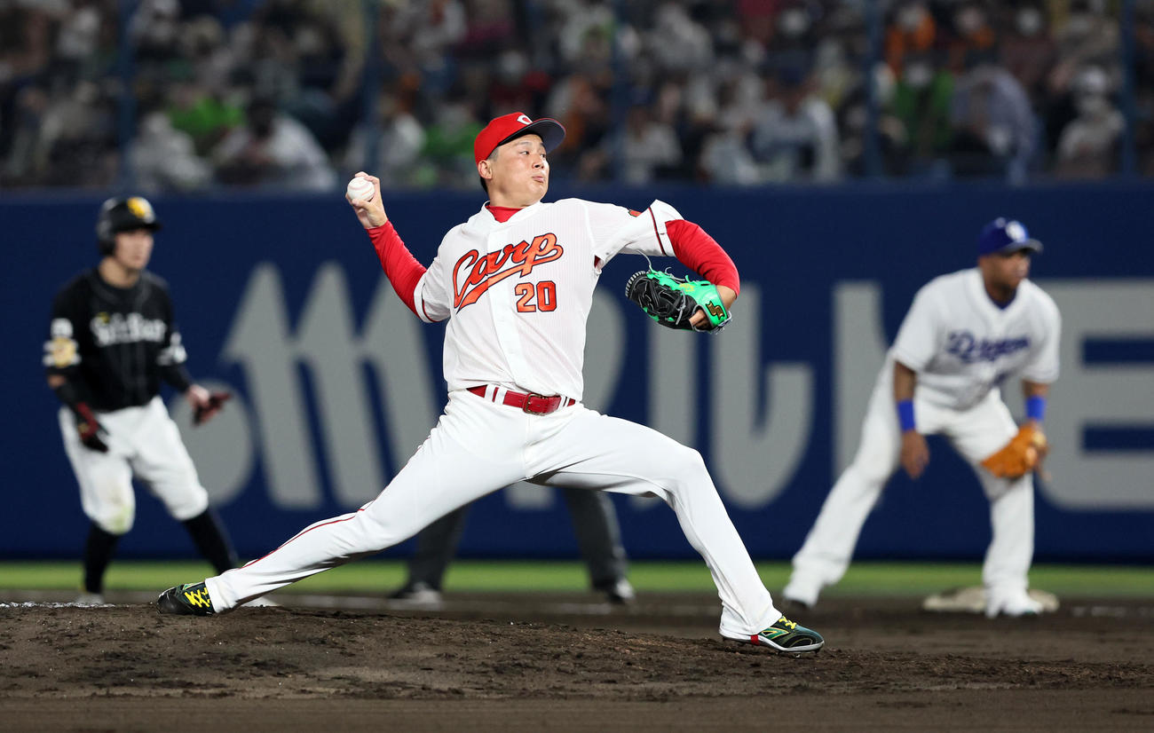 全セ対全パ　全セ5番手で登板する栗林（撮影・加藤哉）