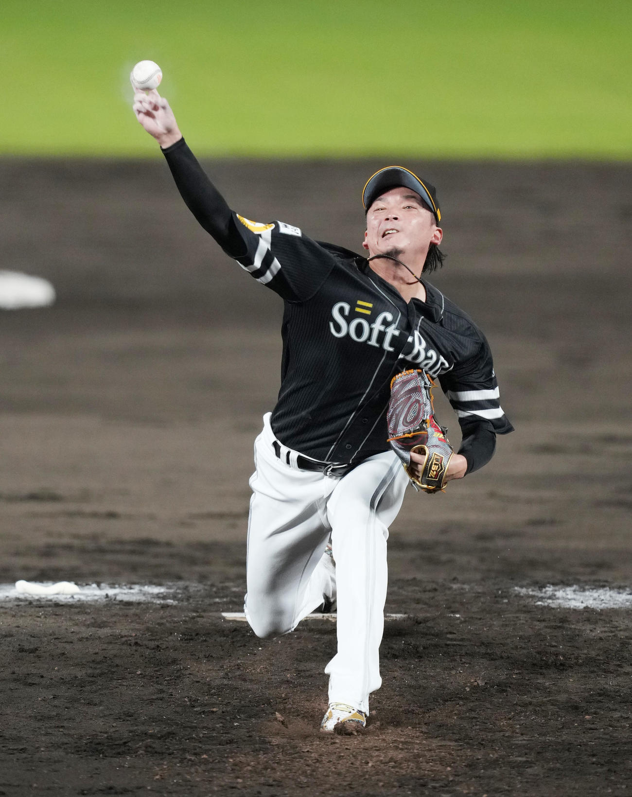 全セ対全パ　4回、全パ4番手の東浜（撮影・菅敏）