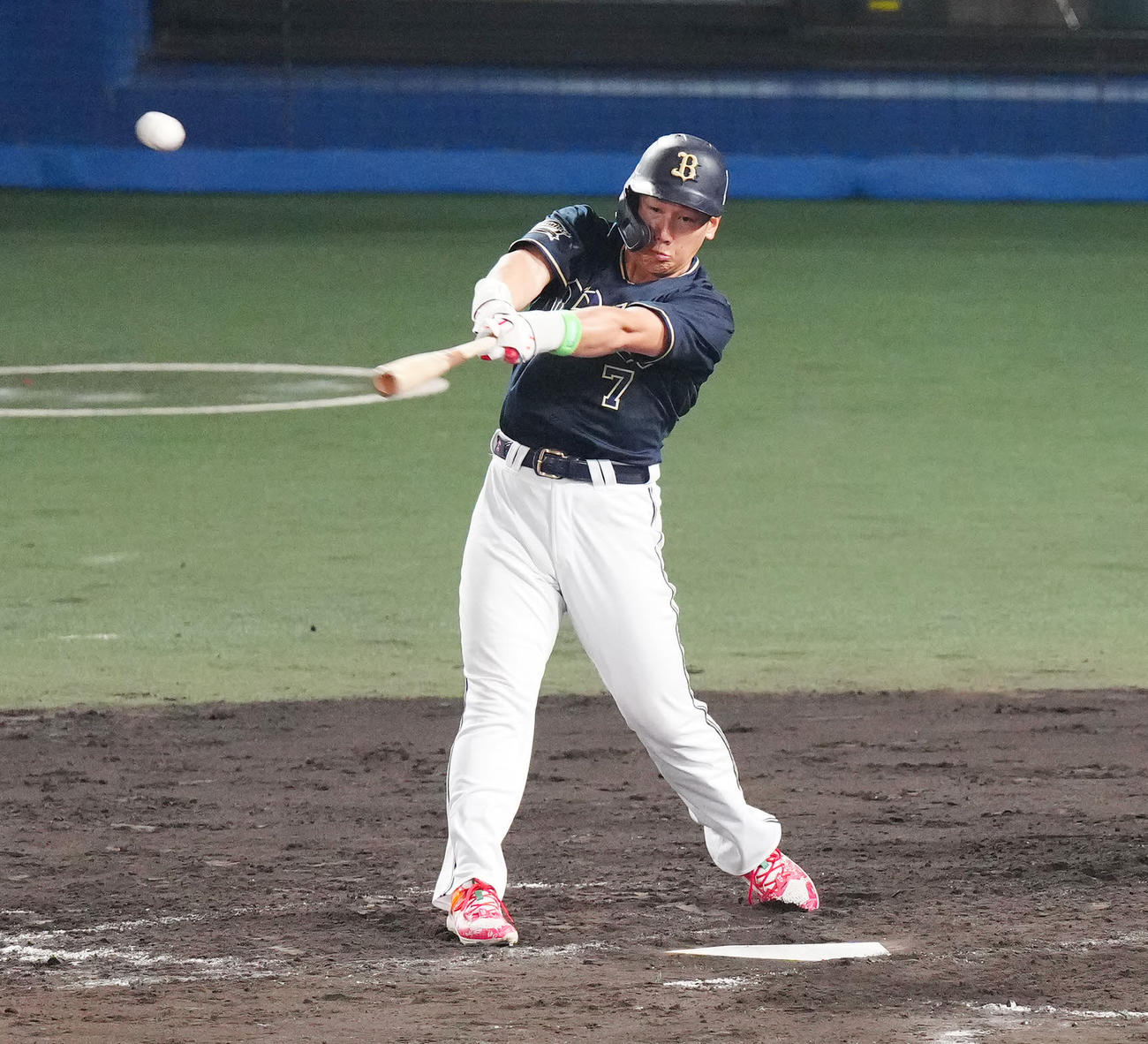 全セ対全パ　8回表全パ2死、二塁打を放つオリックス吉田正尚（撮影・江口和貴）
