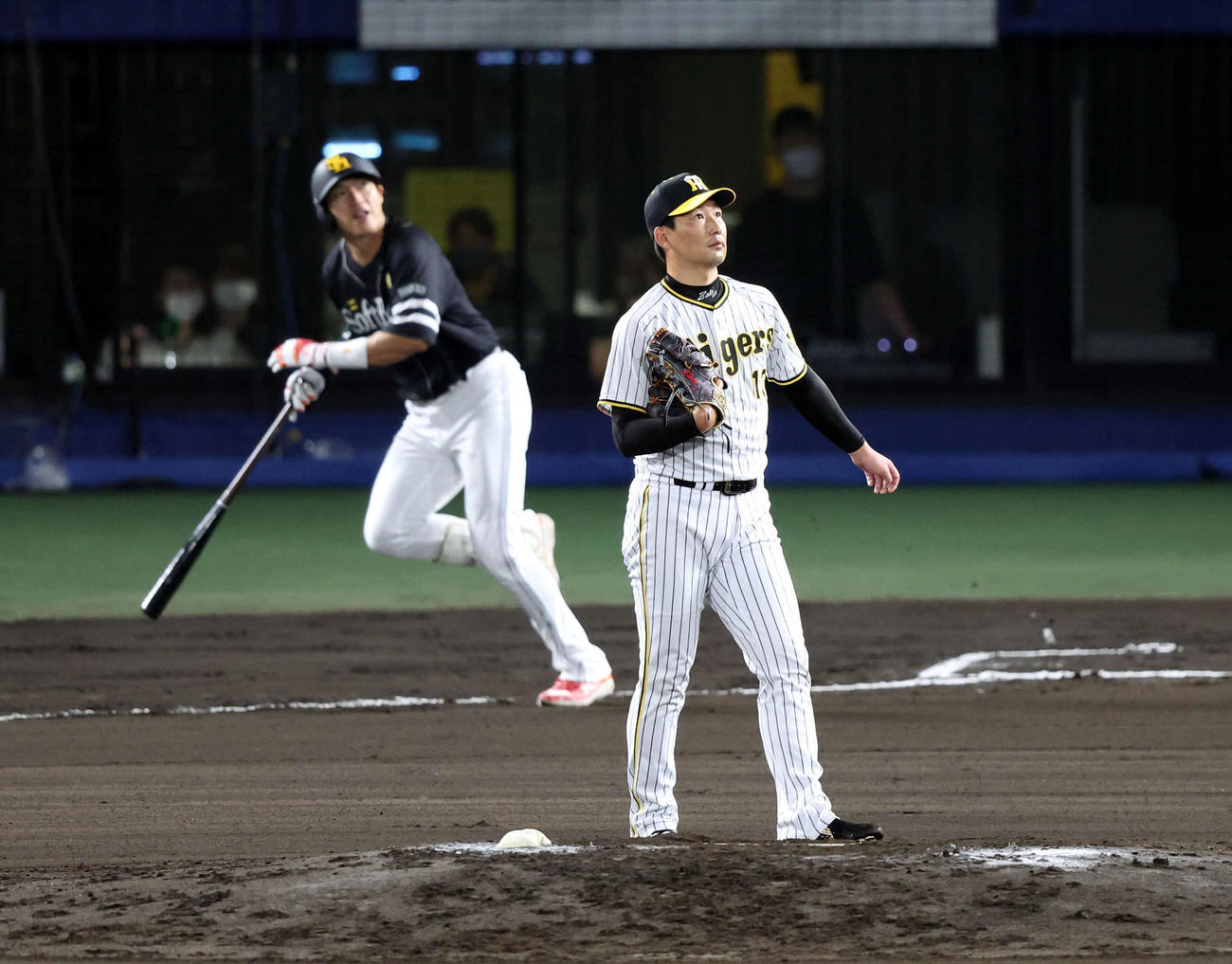 全セ対全パ　6回表全パ1死、柳田に左越えソロ本塁打を許した岩崎（撮影・浅見桂子）