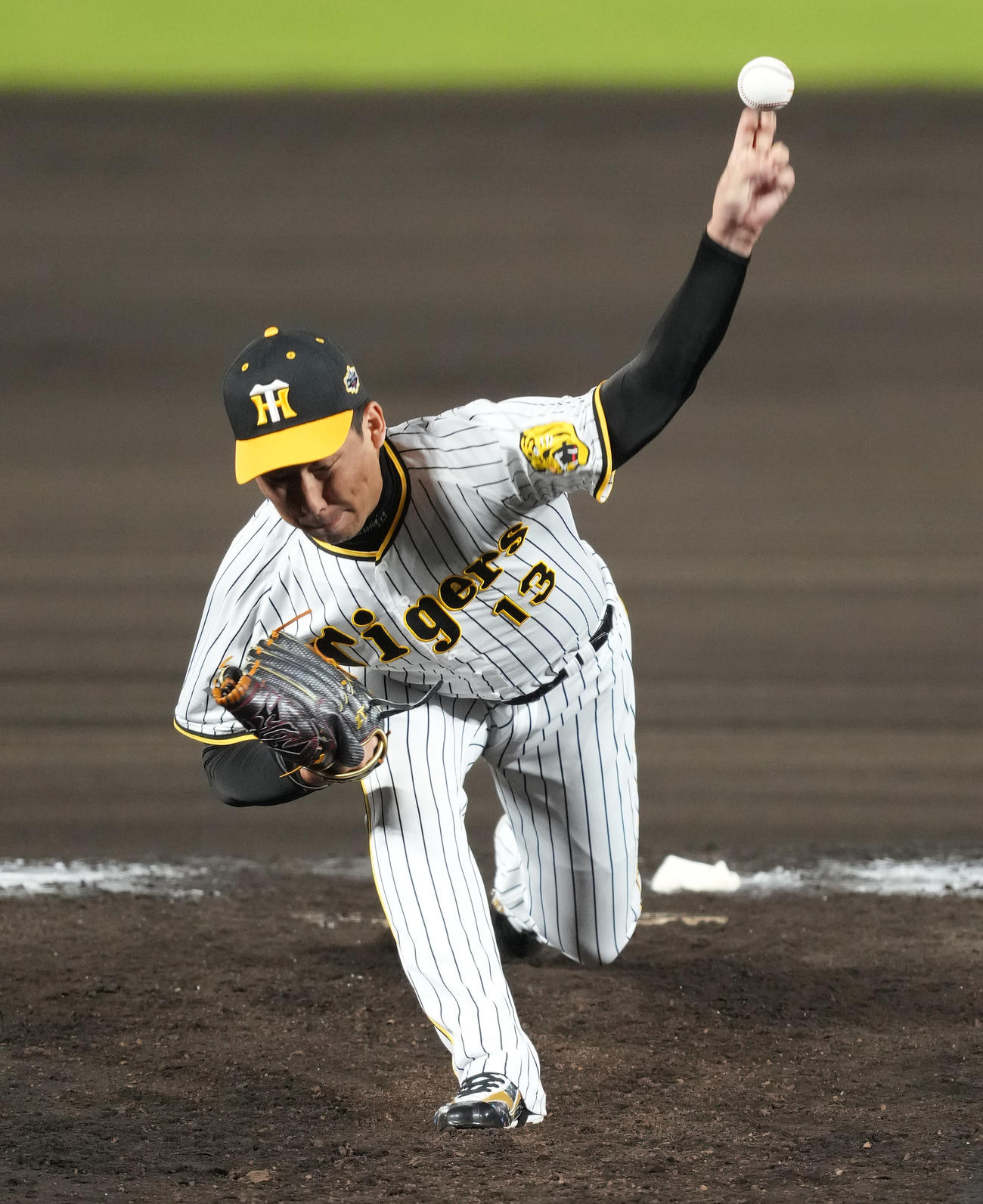 全セ対全パ　6回、全セ4番手岩崎優（撮影・菅敏）