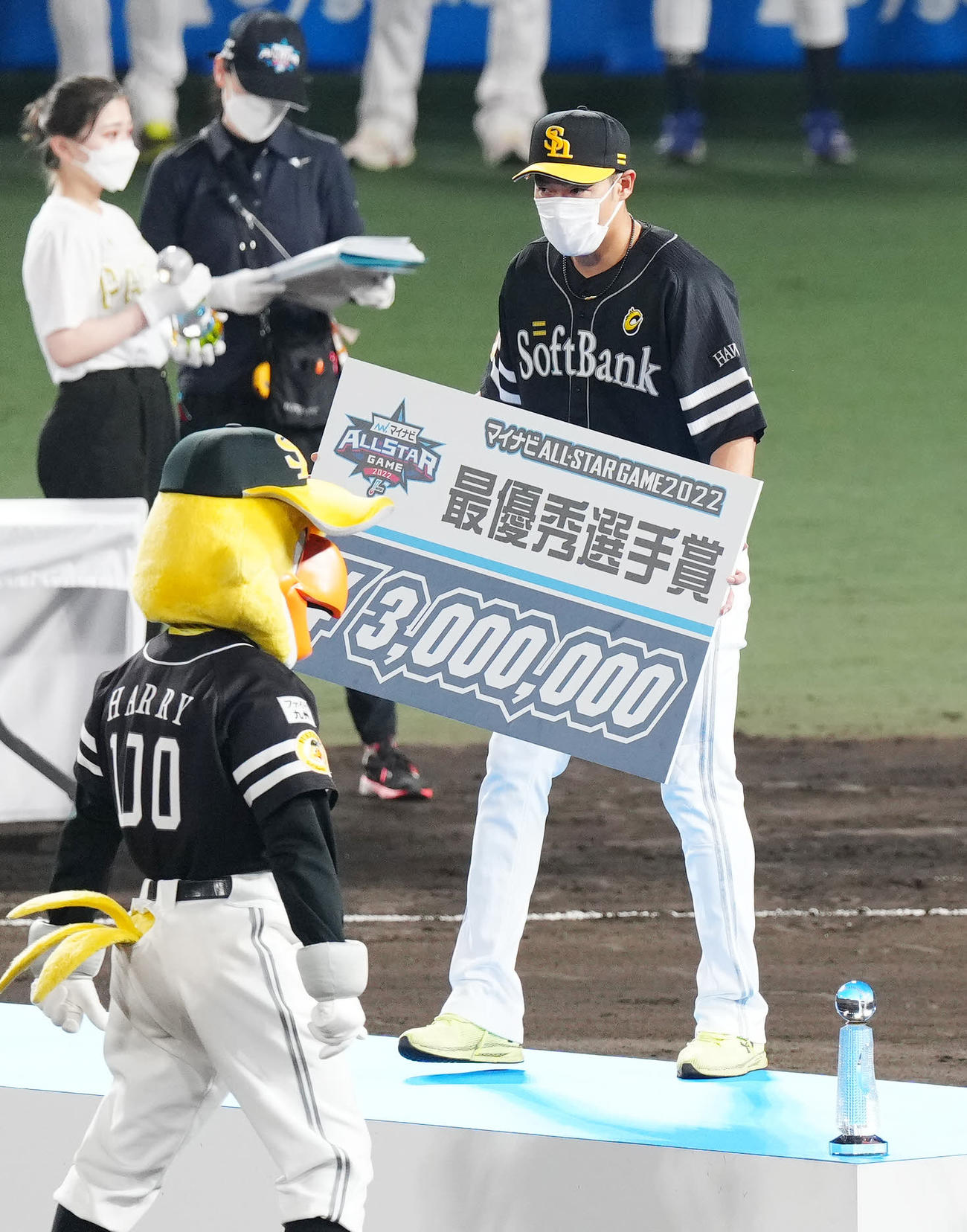 全セ対全パ　MVPに輝いた全パの柳田（撮影・江口和貴）