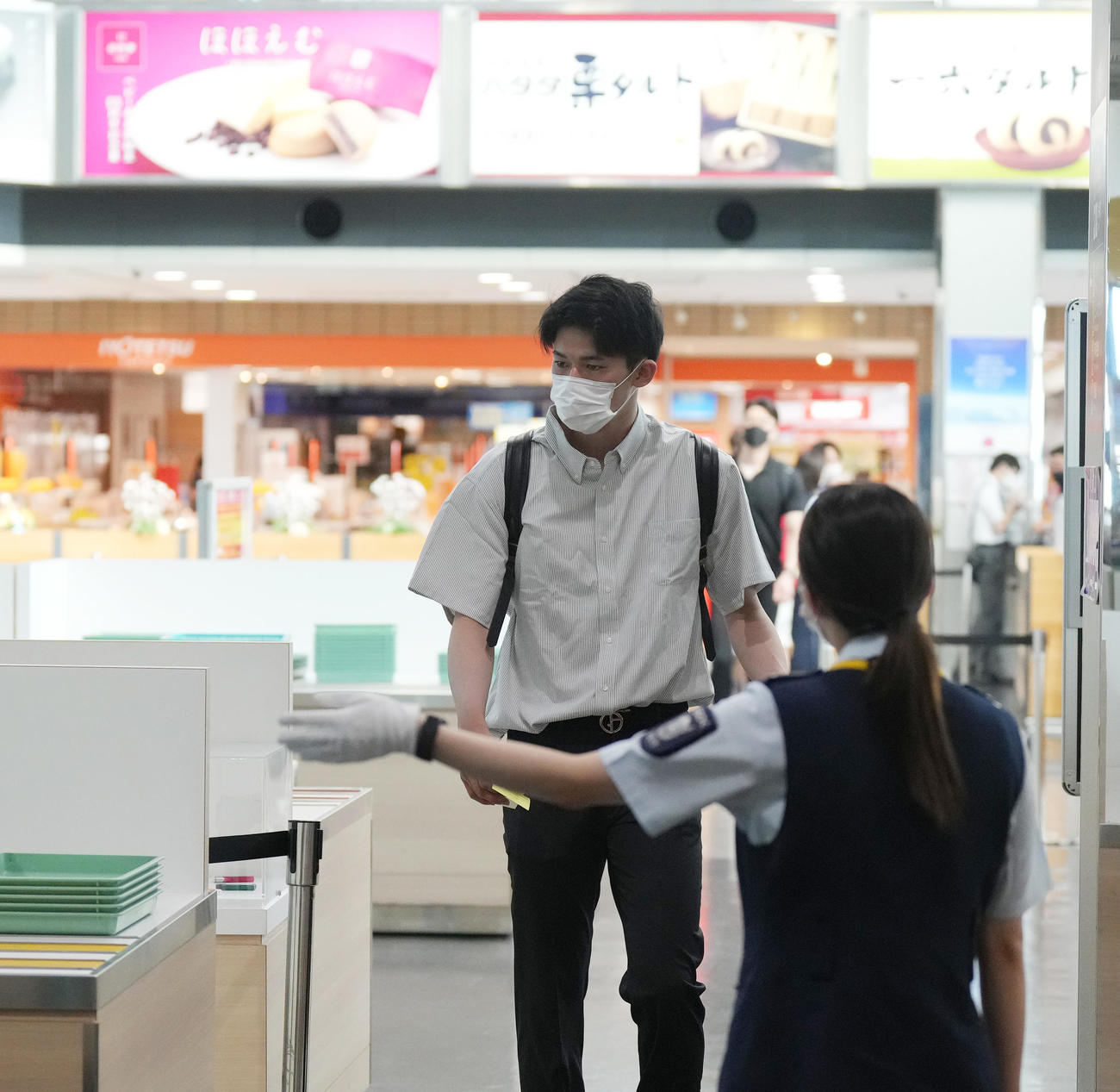オールスターを終え、移動する佐々木朗（撮影・菅敏）