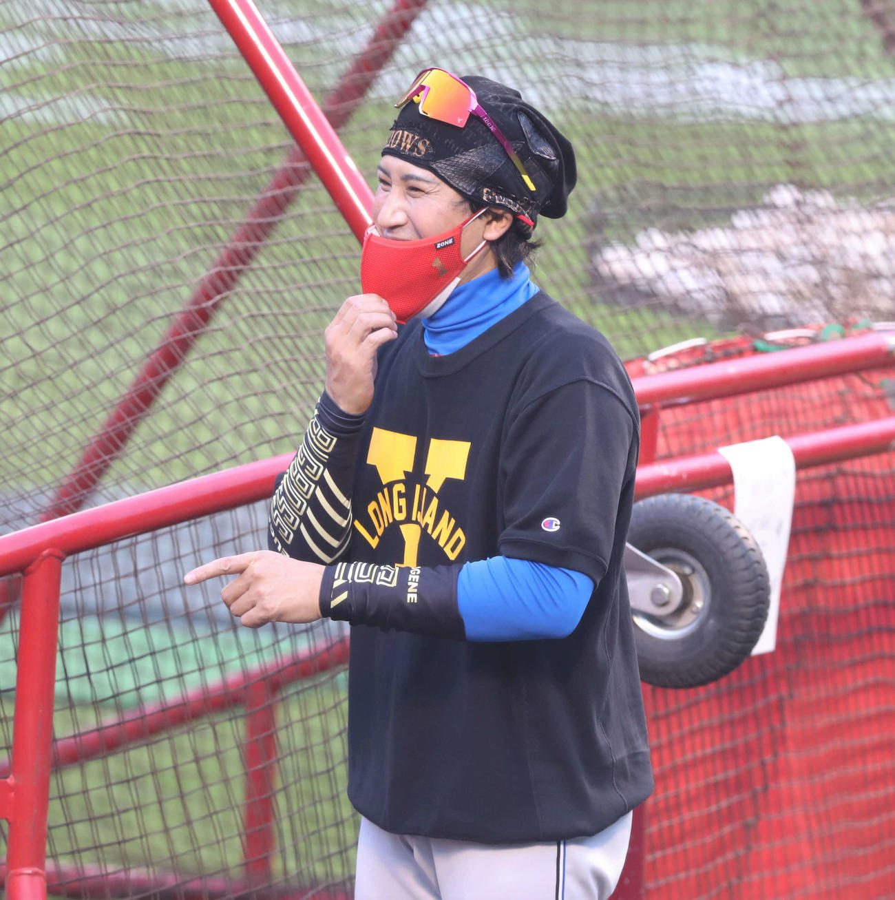 チームに合流し笑顔の日本ハム新庄監督（撮影・黒川智章）